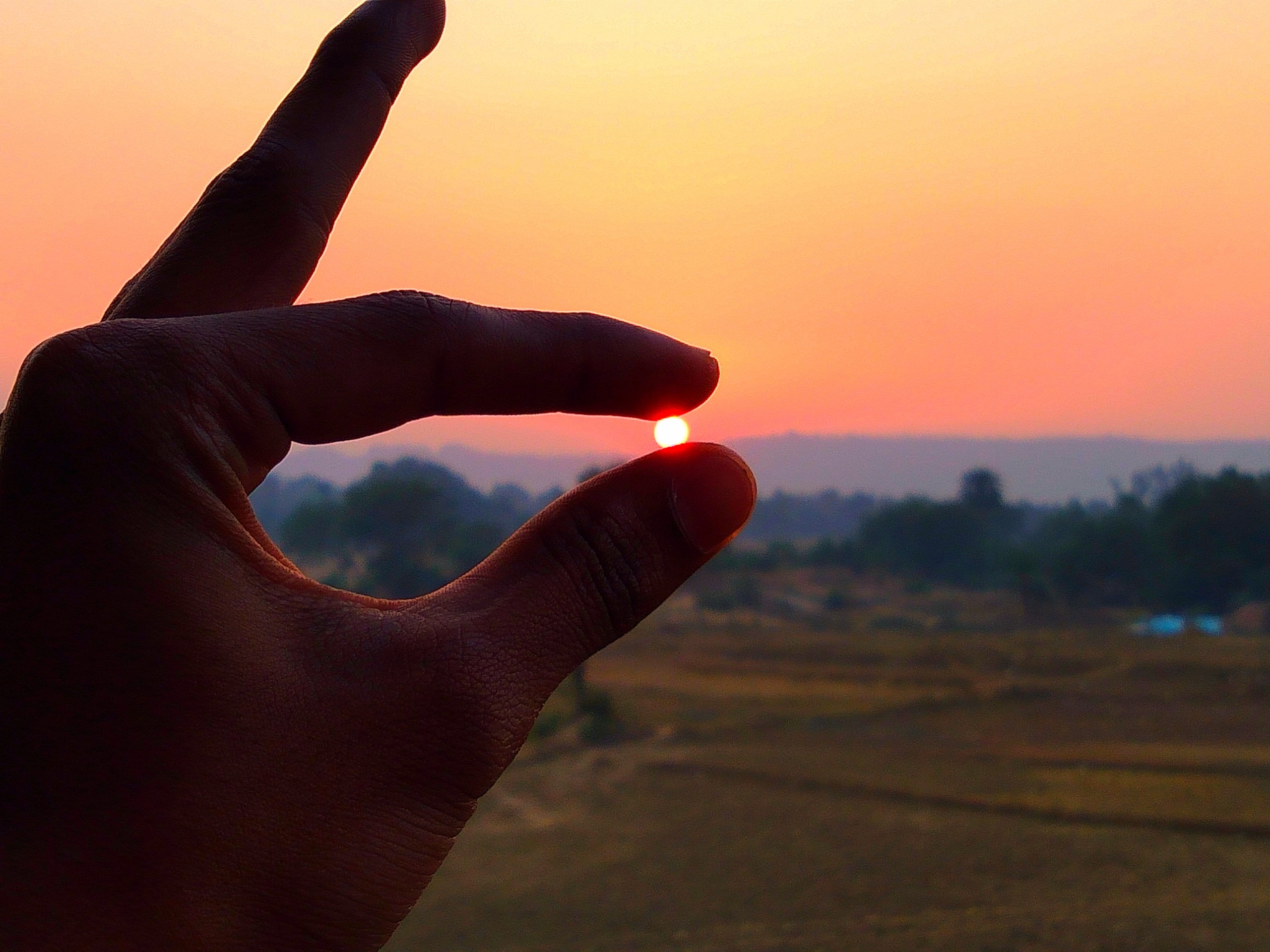 sun between fingers