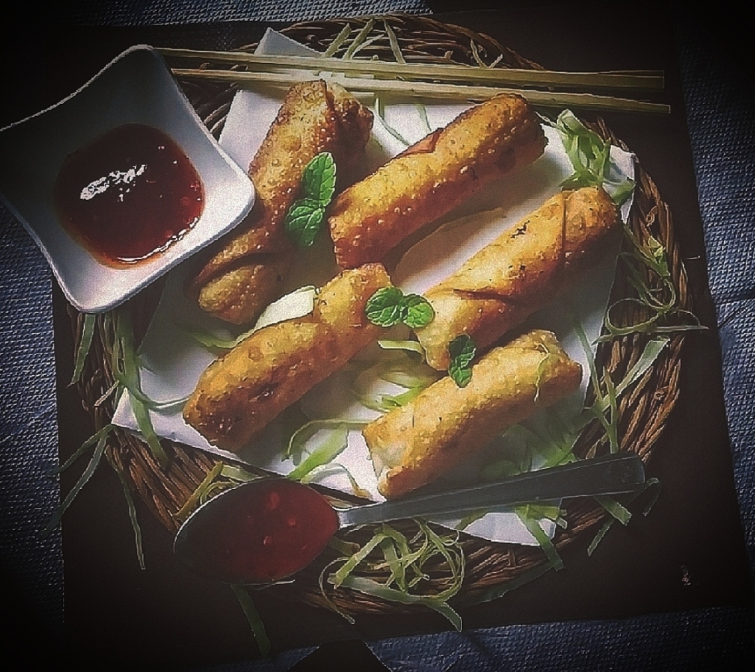 Mouthwatering fried spring rolls