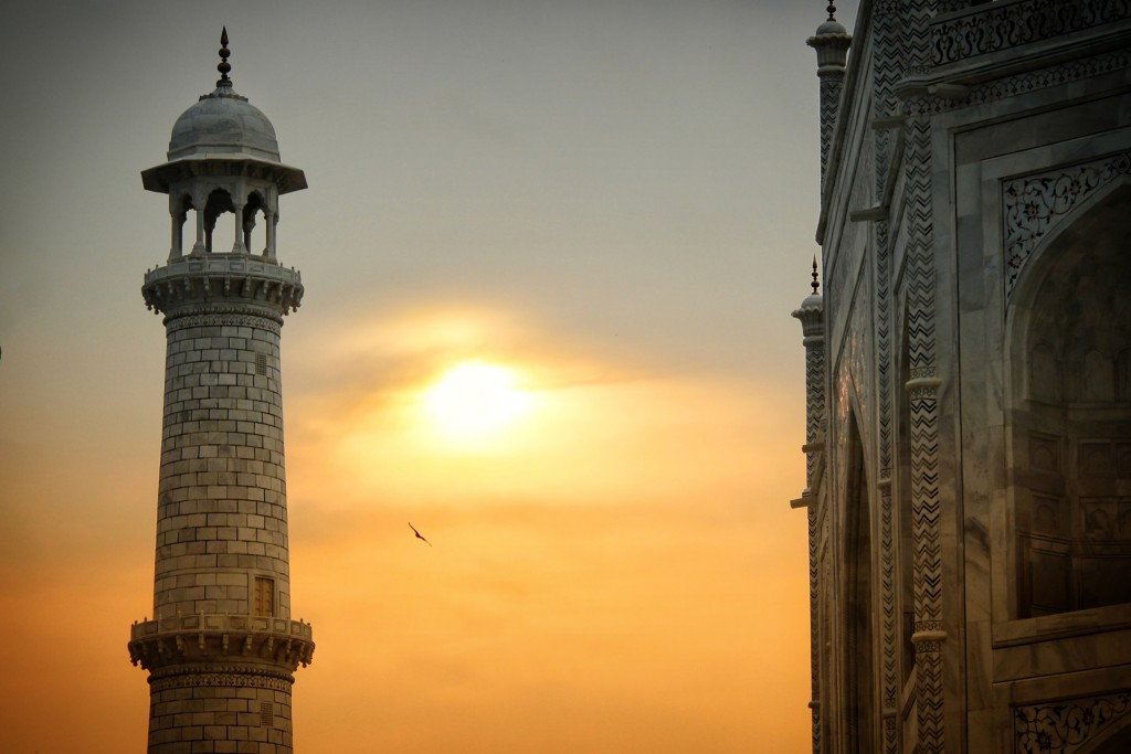 Minaret of the Taj Mahal - PixaHive