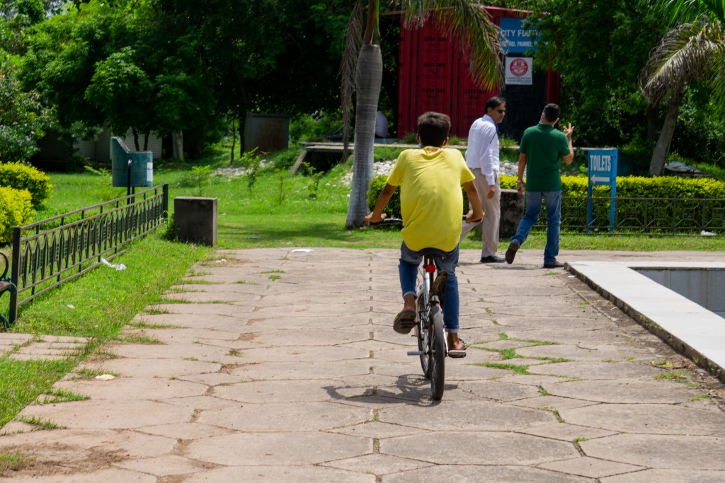 People in a park - PixaHive