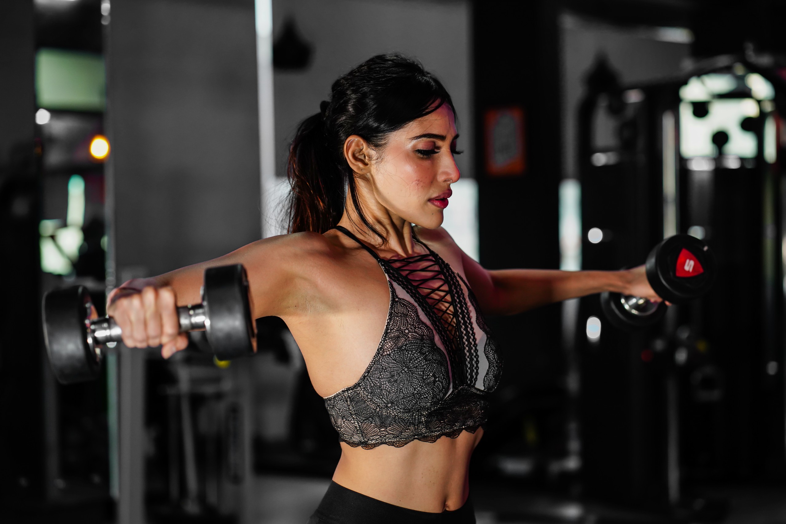 Sexy Girl doing Dumbell Exercise in the Gym - Free Image by Sukh  Photography on PixaHive.com