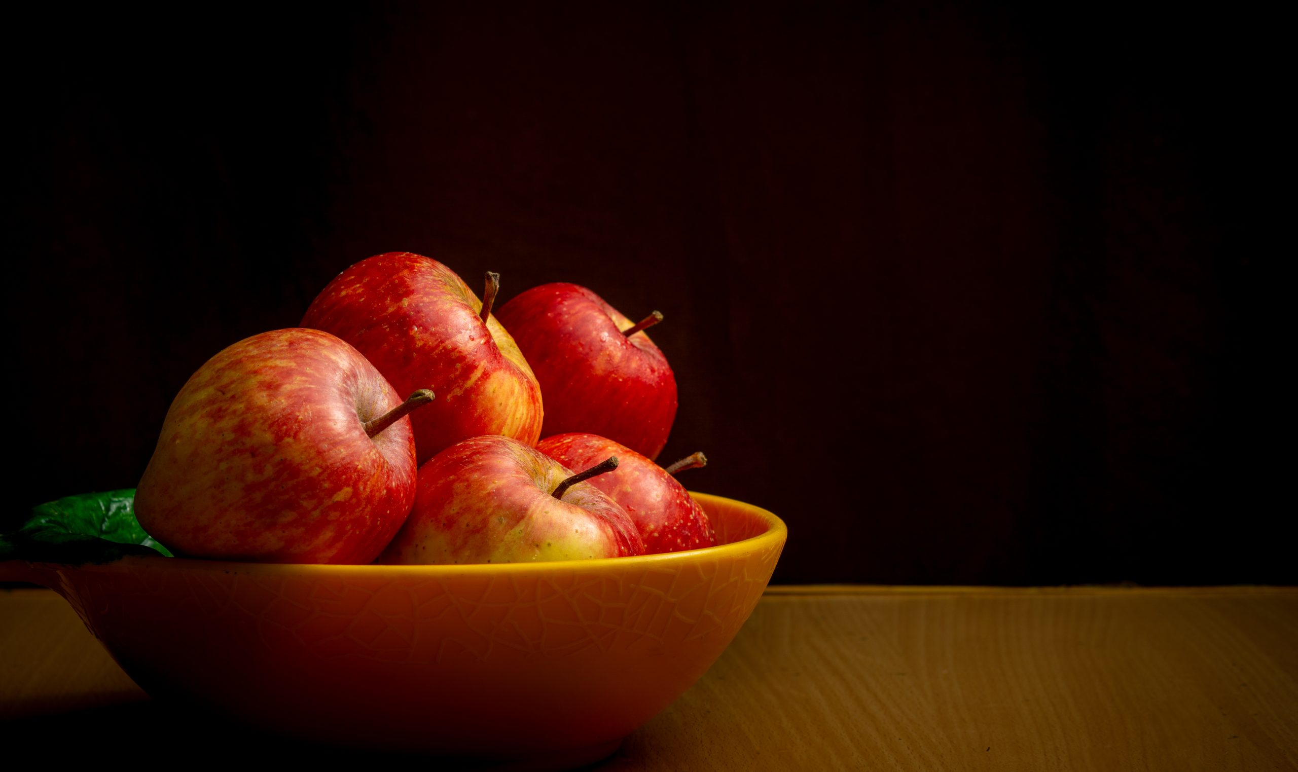 Apple in a Bowl on Focus