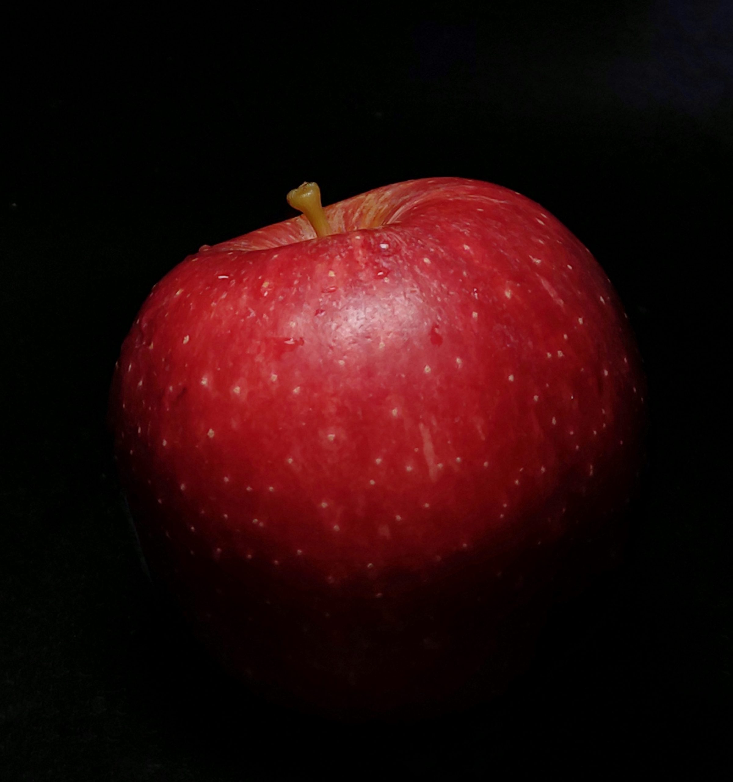 Apple in a black background - PixaHive