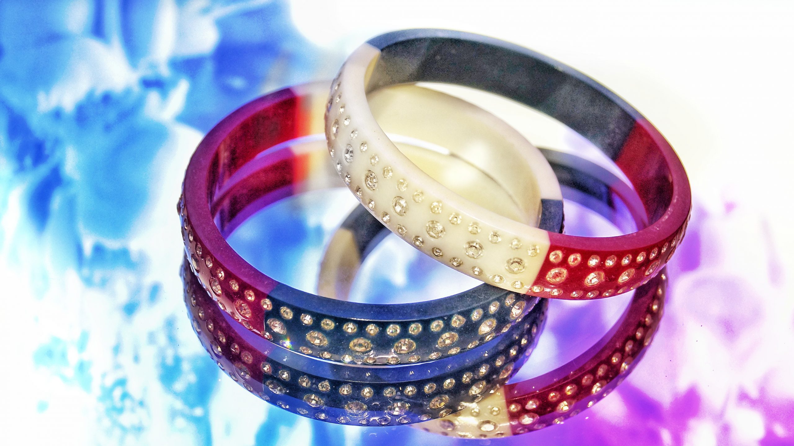 Colored hand bangles