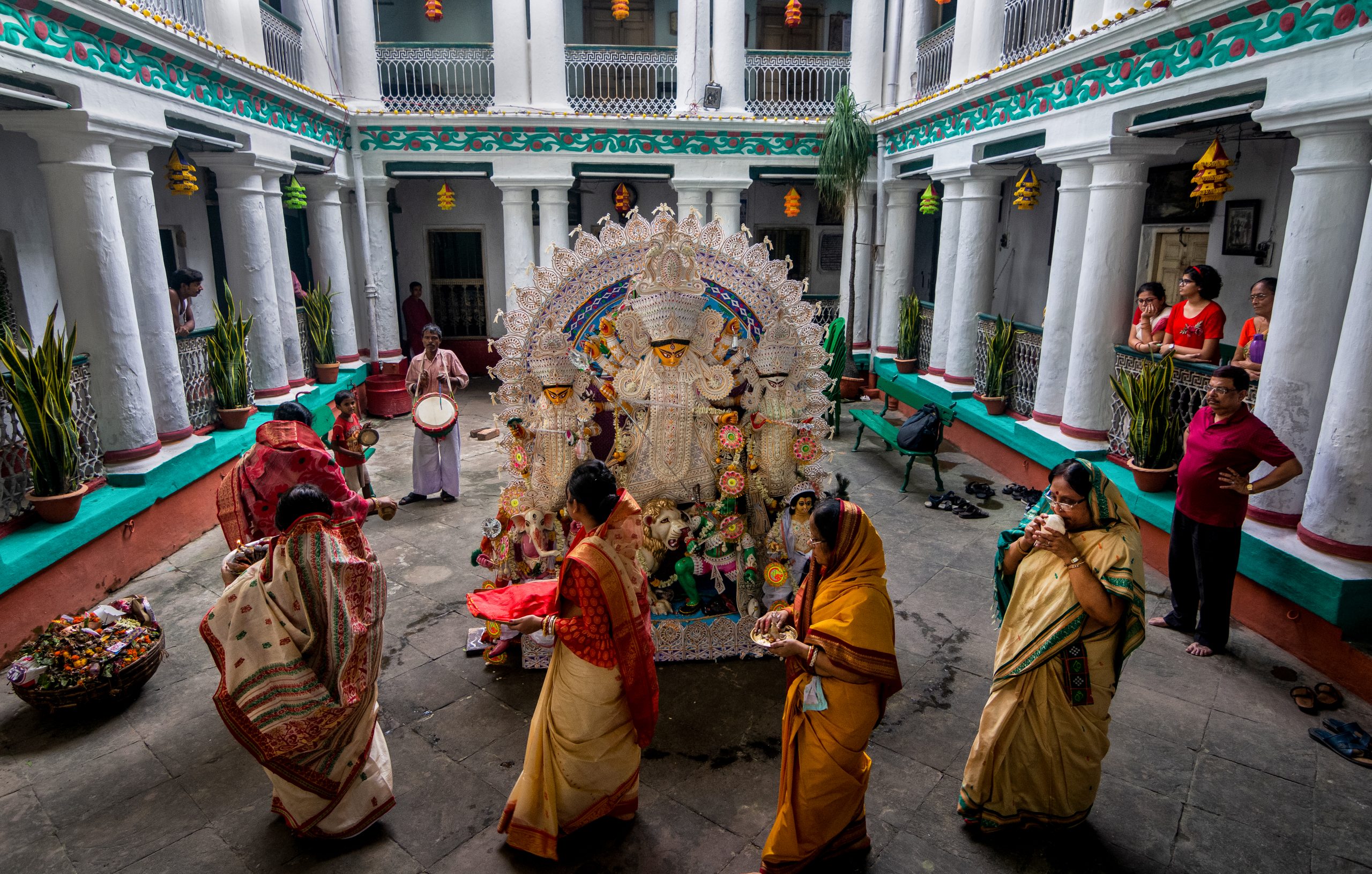 women doing puja