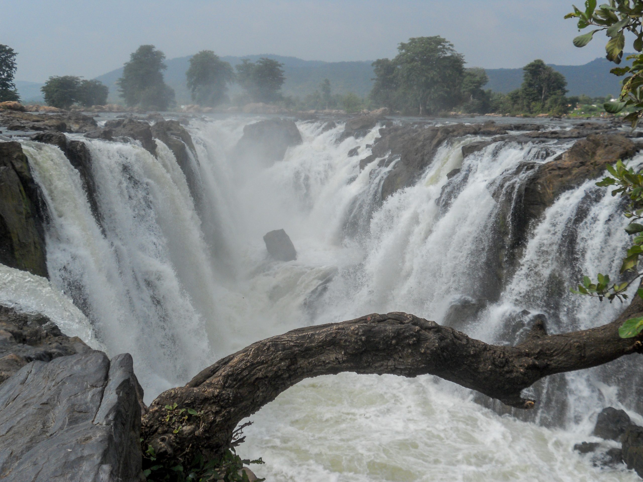Hoggenekal Waterfalls – Tamilnadu