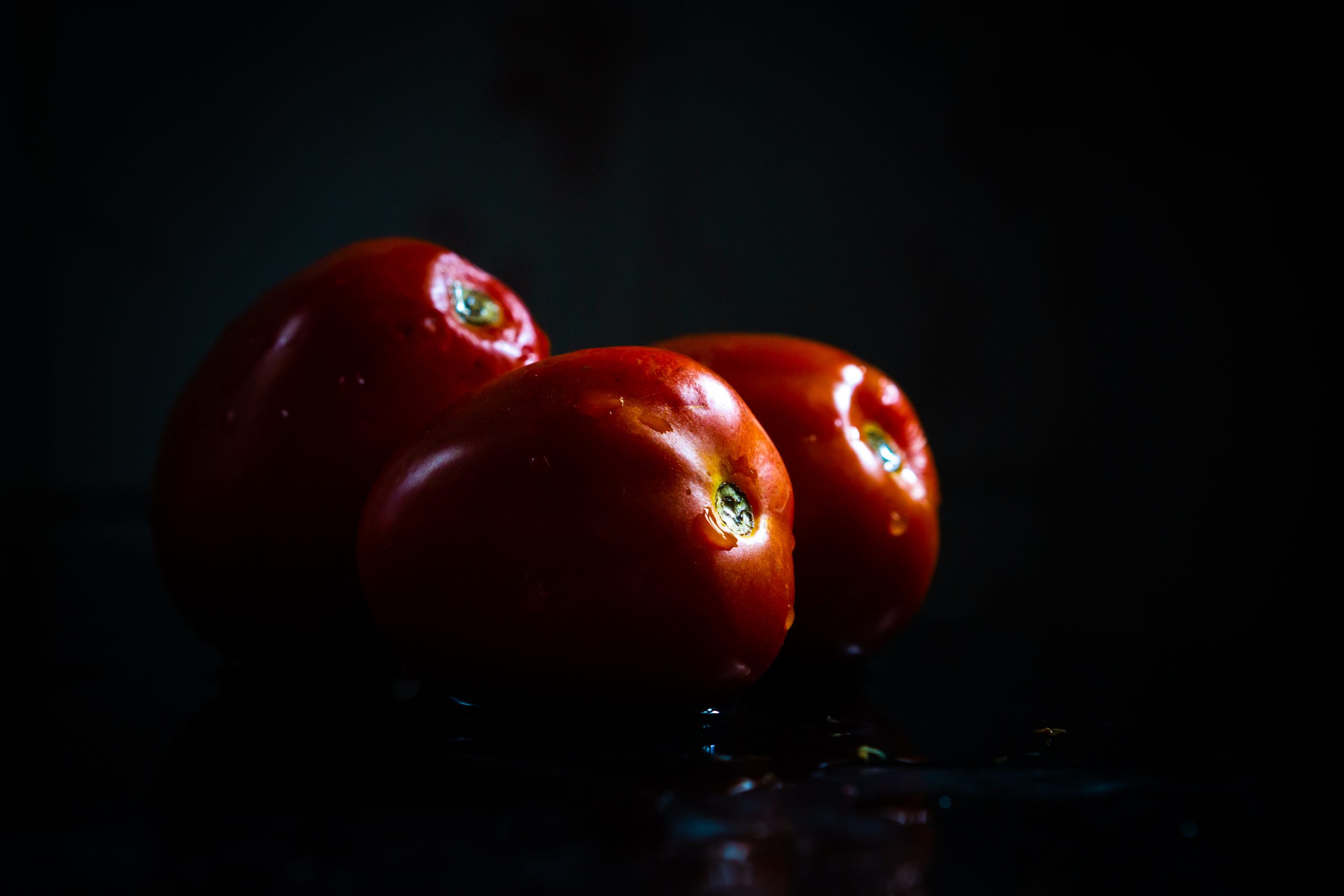 Fresh and washed tomatoes