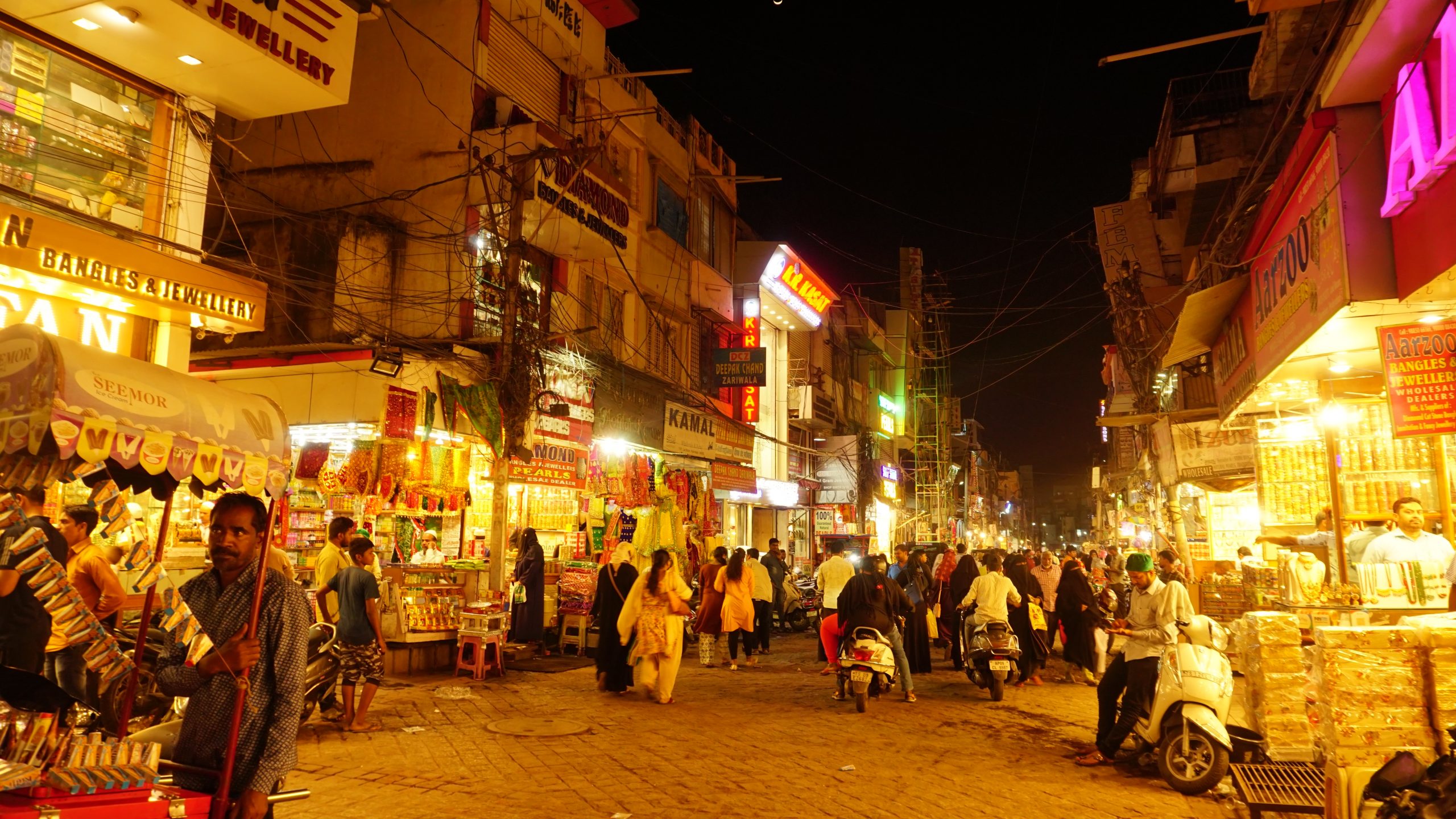 Laad Bazar in Hyderabad - Free Image by Saka on PixaHive.com