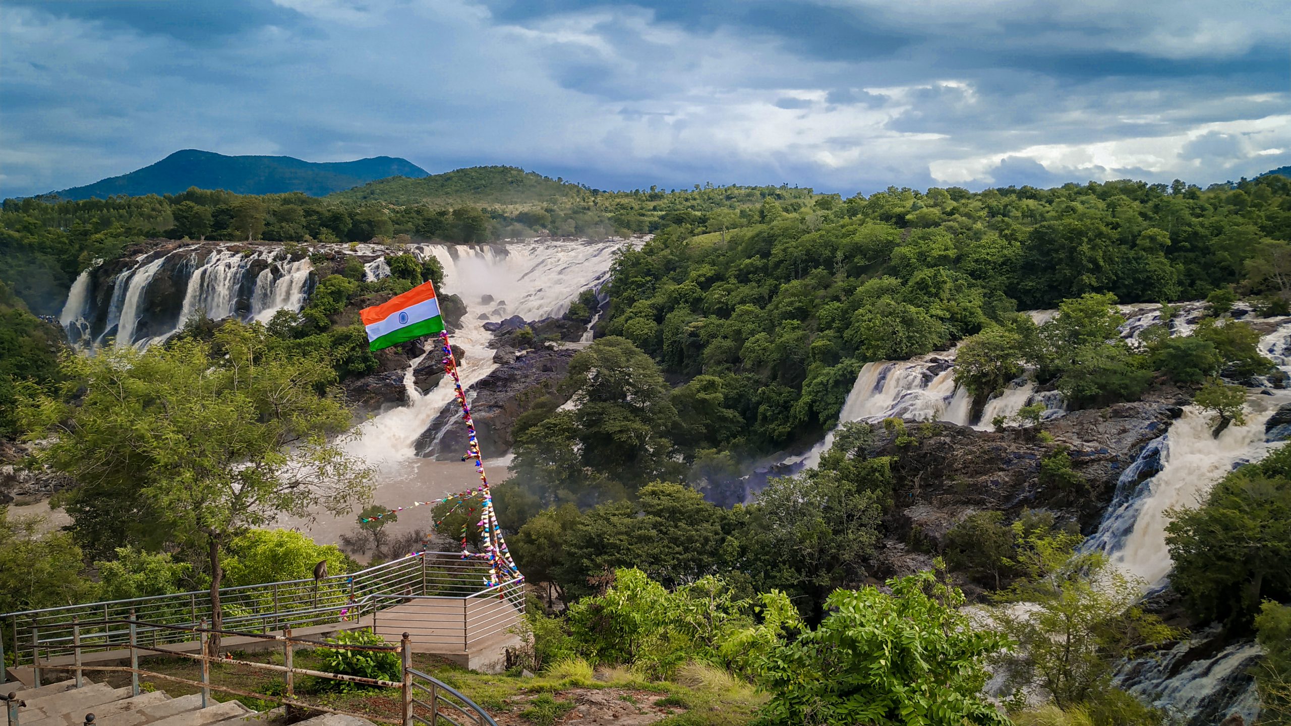 Shivasamudram Falls Scenery