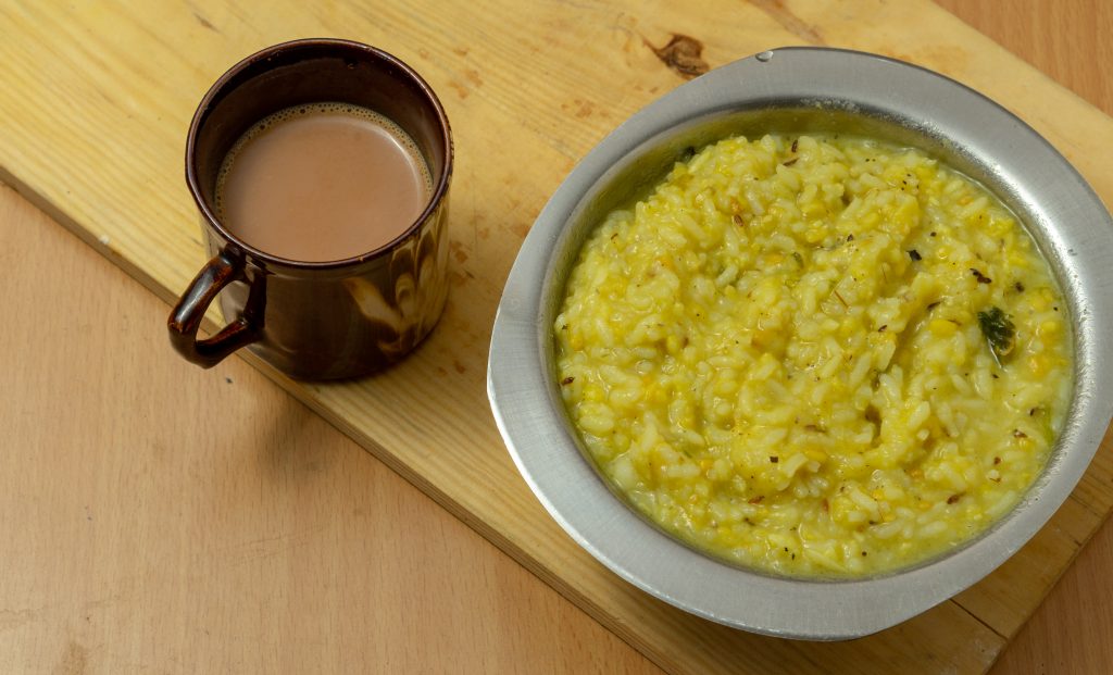 south-indian-breakfast-pongal-with-coffee-pixahive