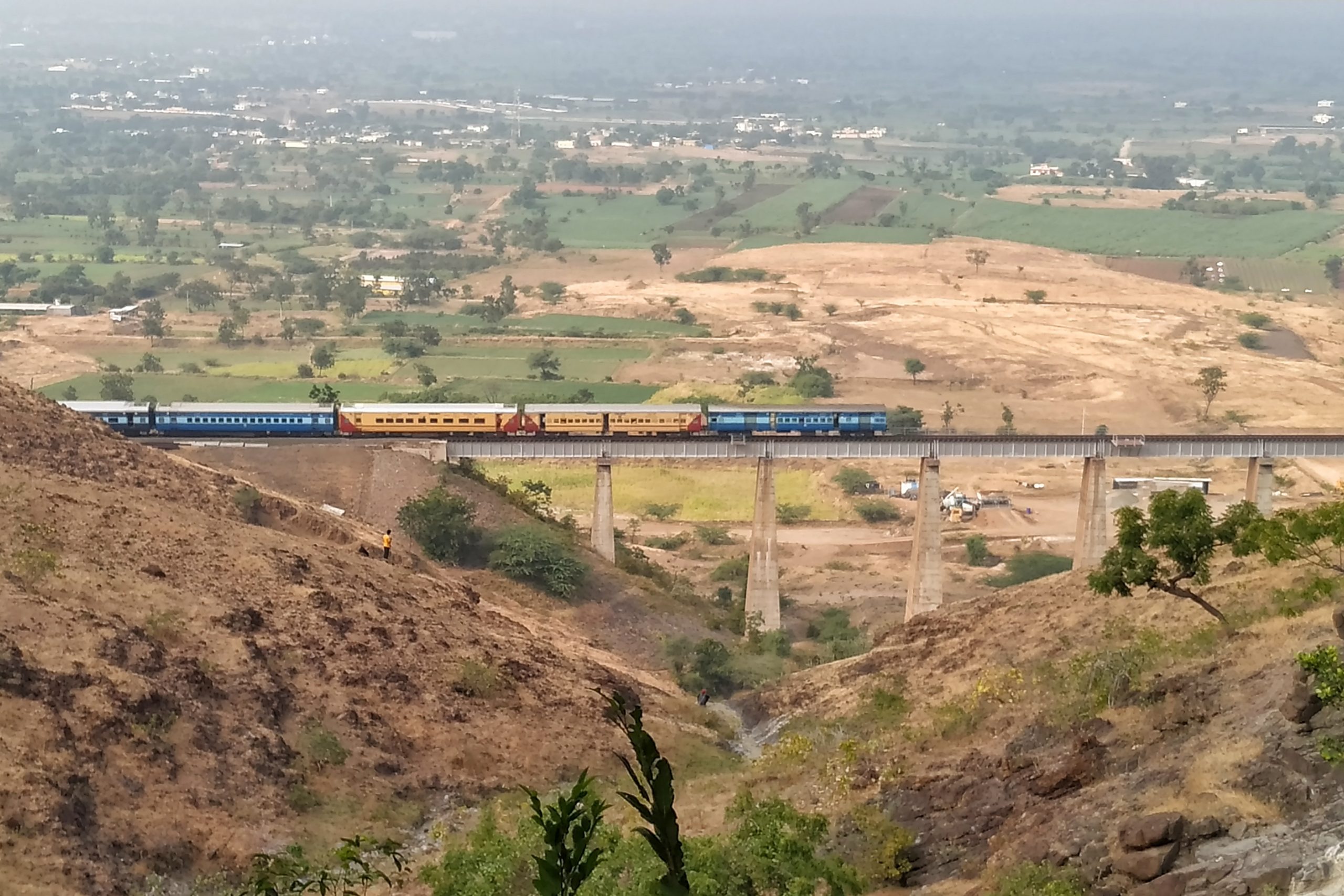 Transportation queen – Train over a bridge