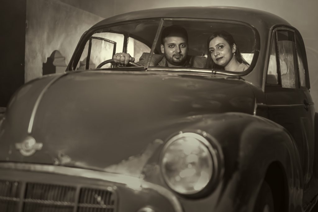 A couple in a vintage car - PixaHive