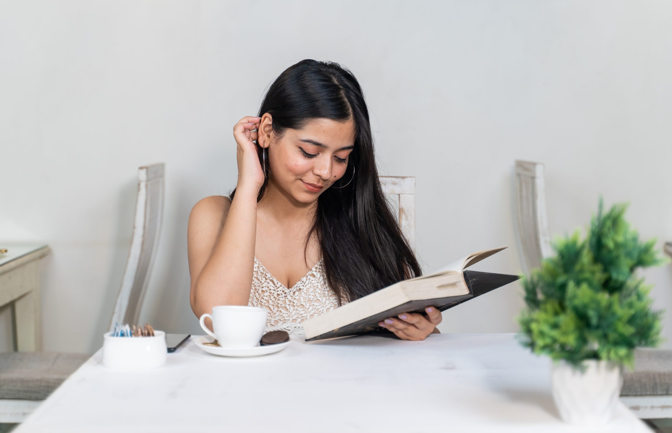 A girl reading book in a cafe