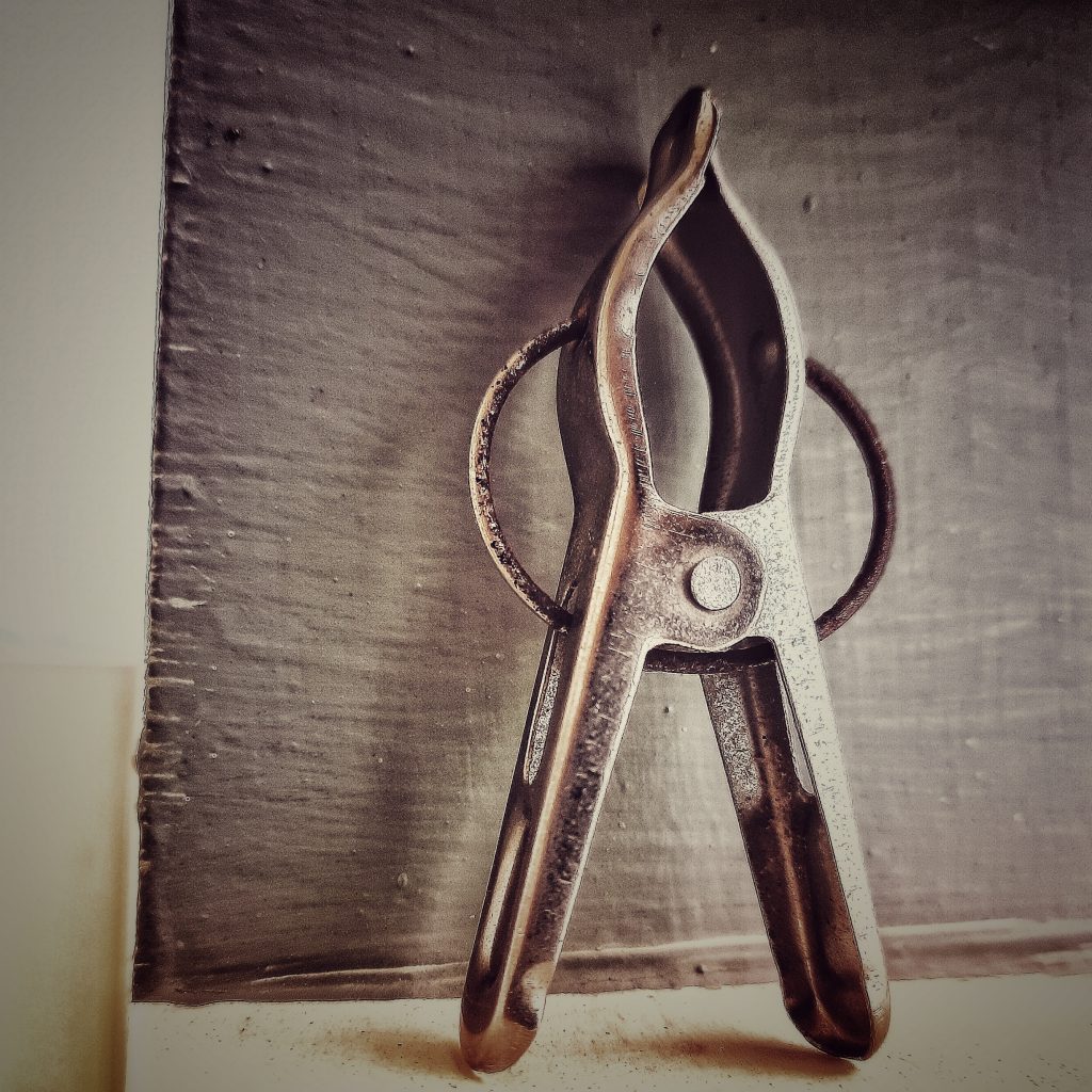 A tong plier - PixaHive