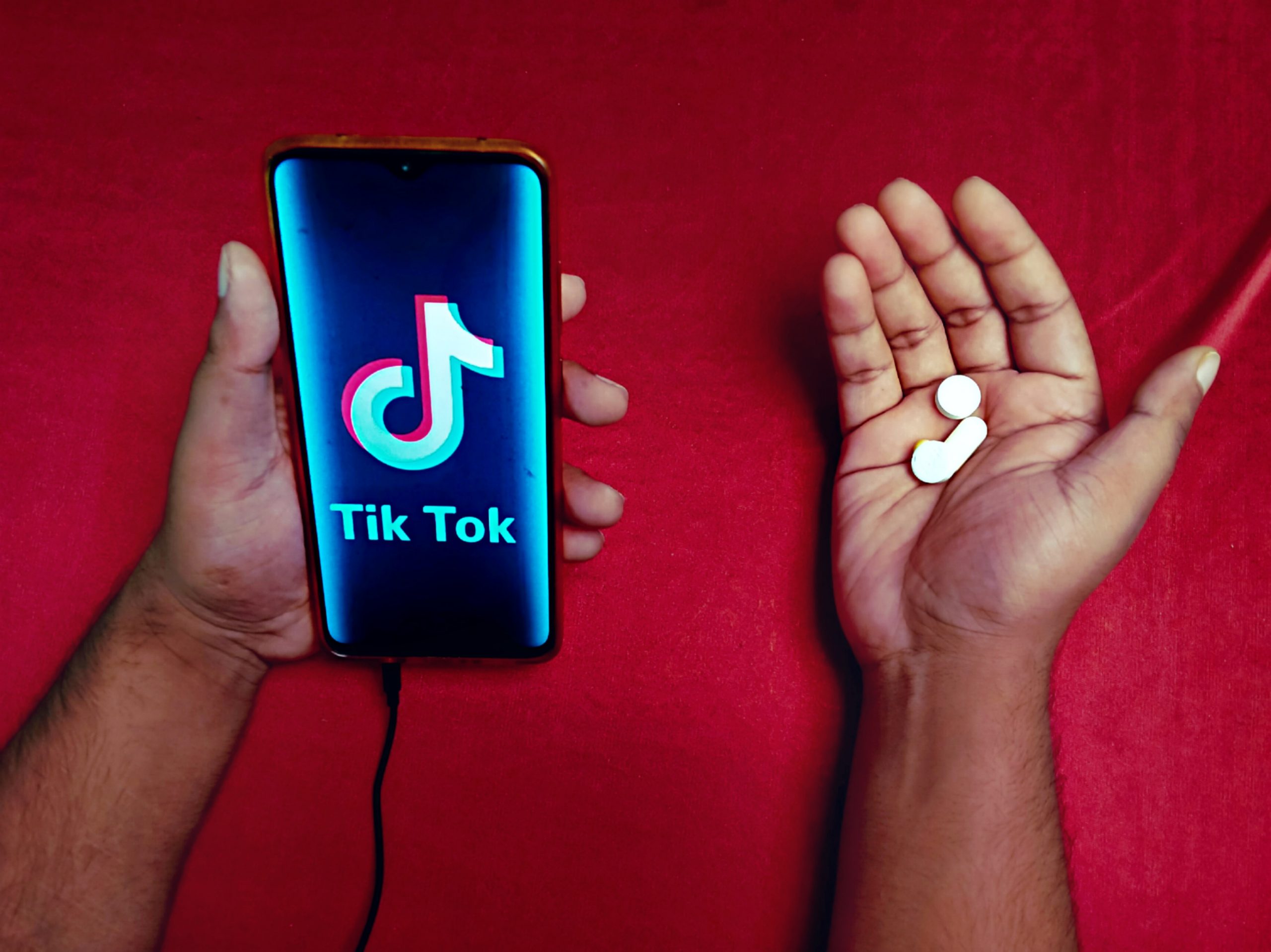 tik-tok-addiction-pixahive