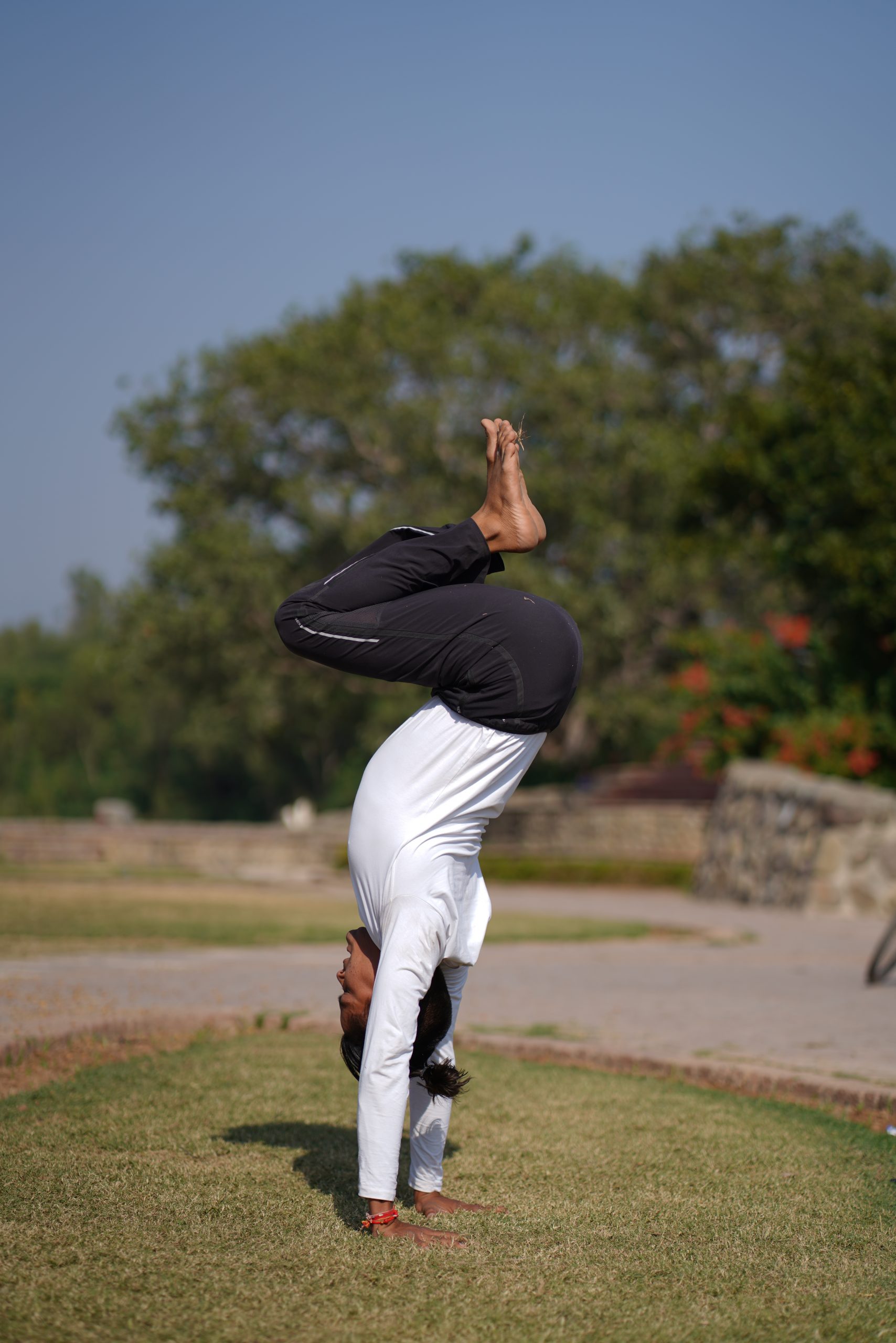 Bend Knee Handstand Pike