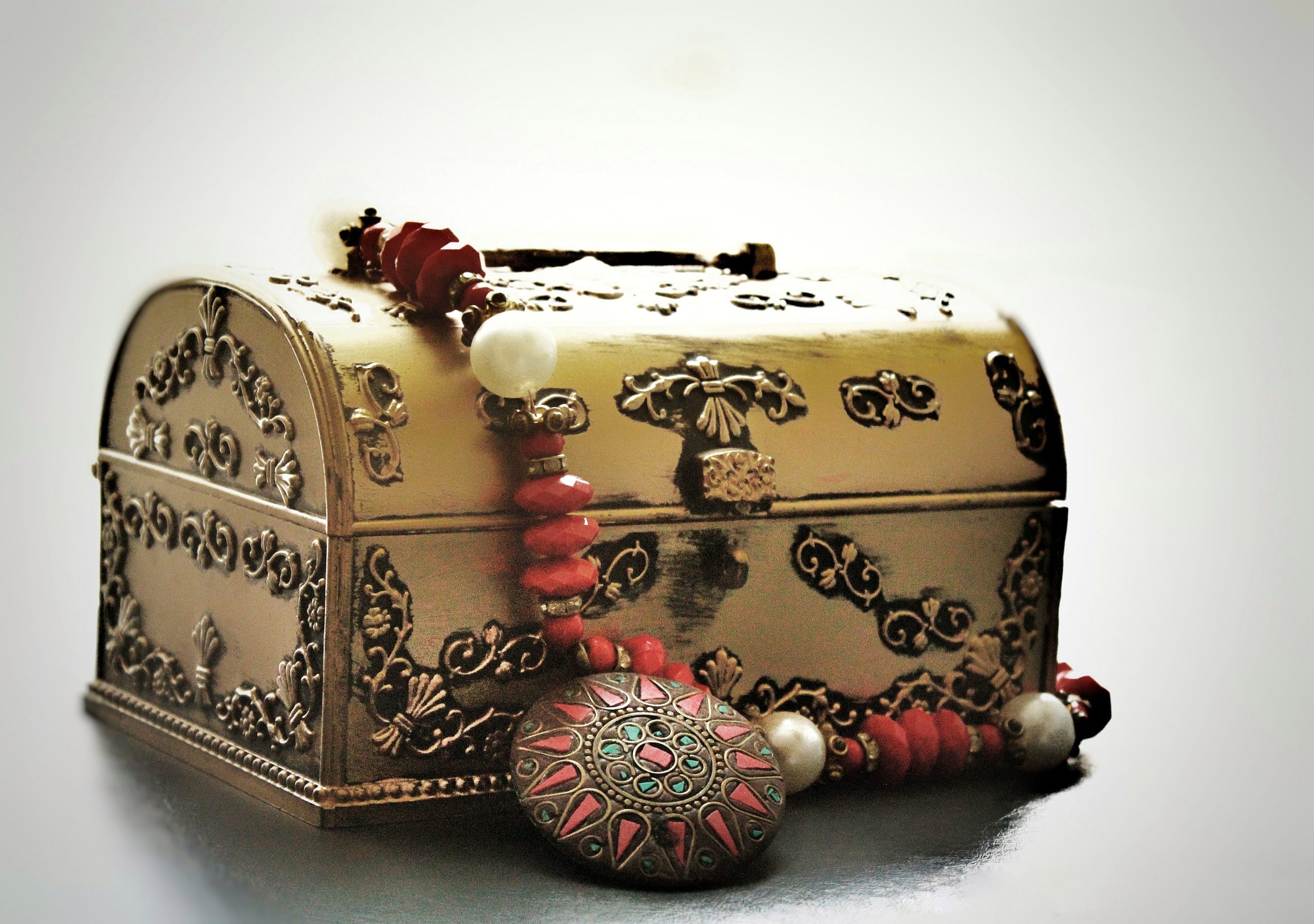 jewelry box and necklace