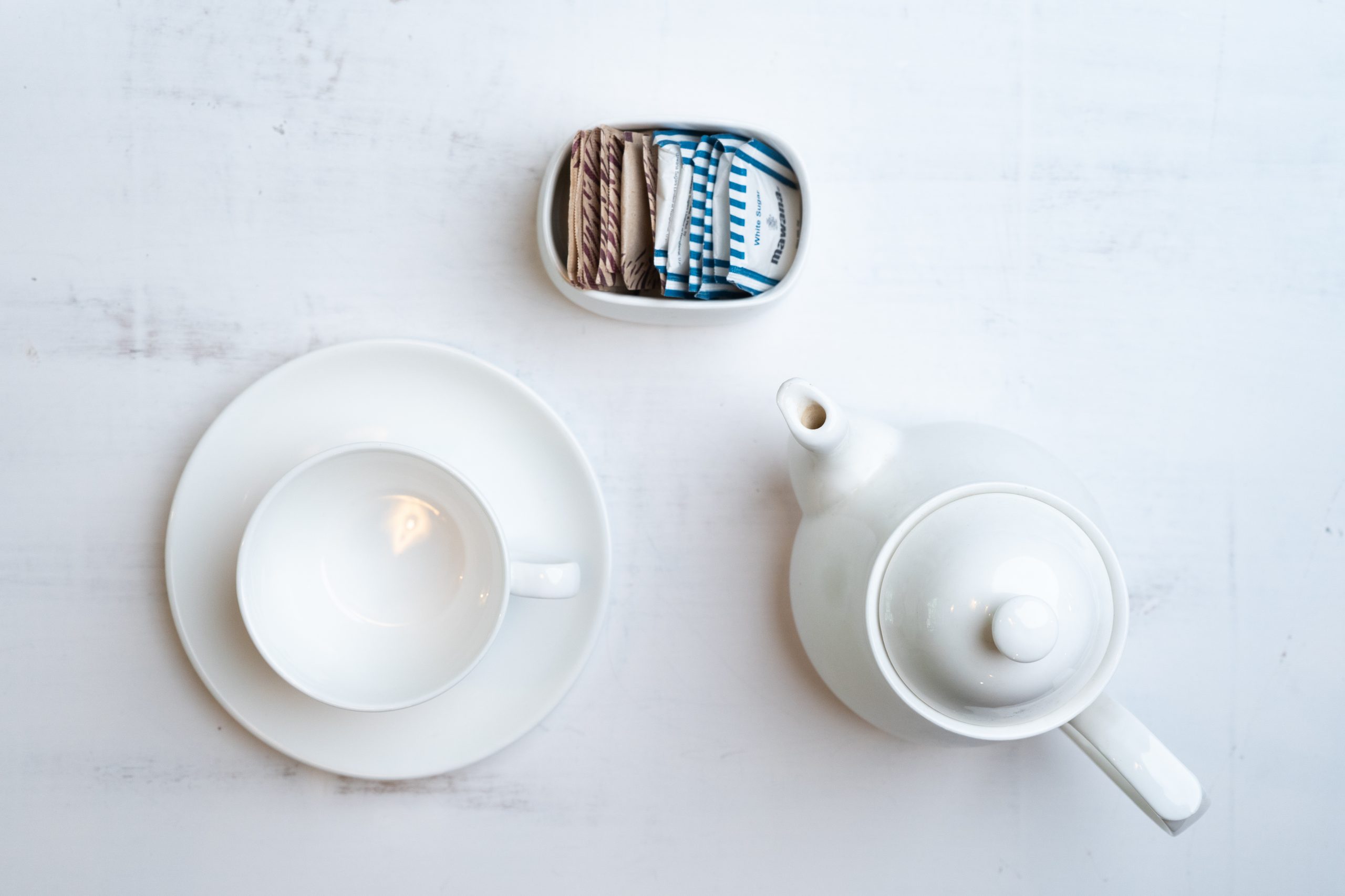 Kettle, tea cup and sugar packets