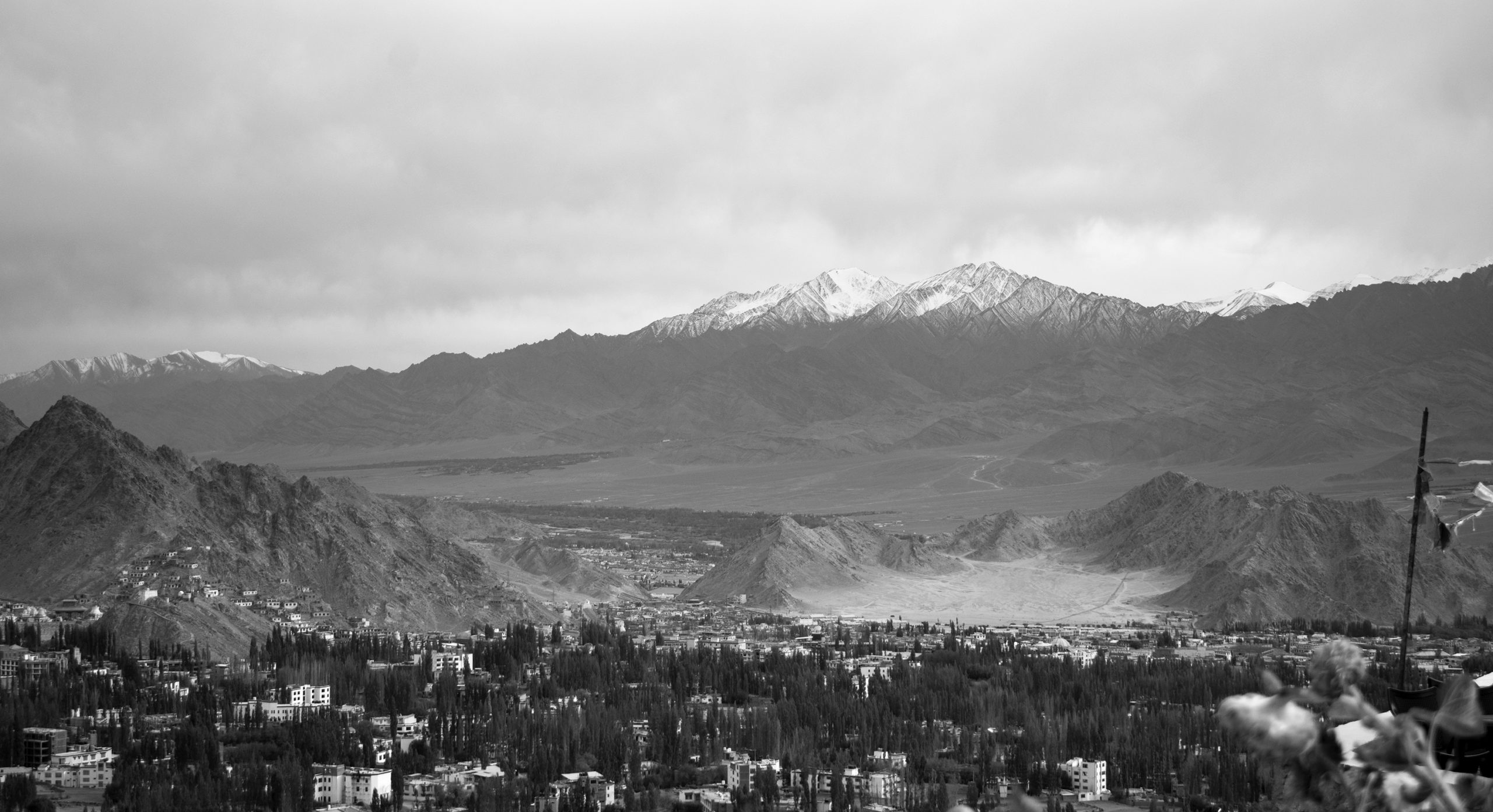 A greyscale view of a valley
