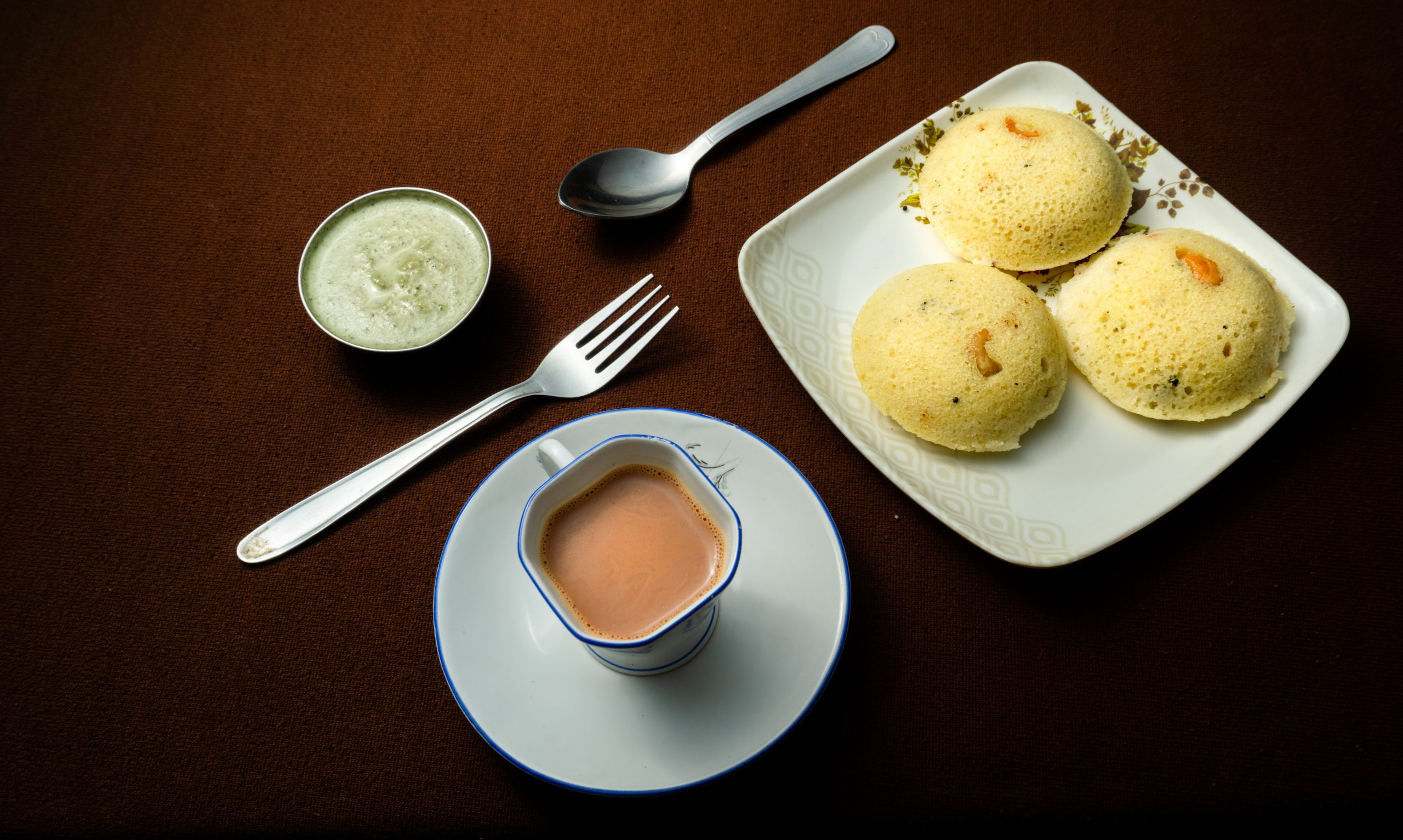 idli chutney and tea