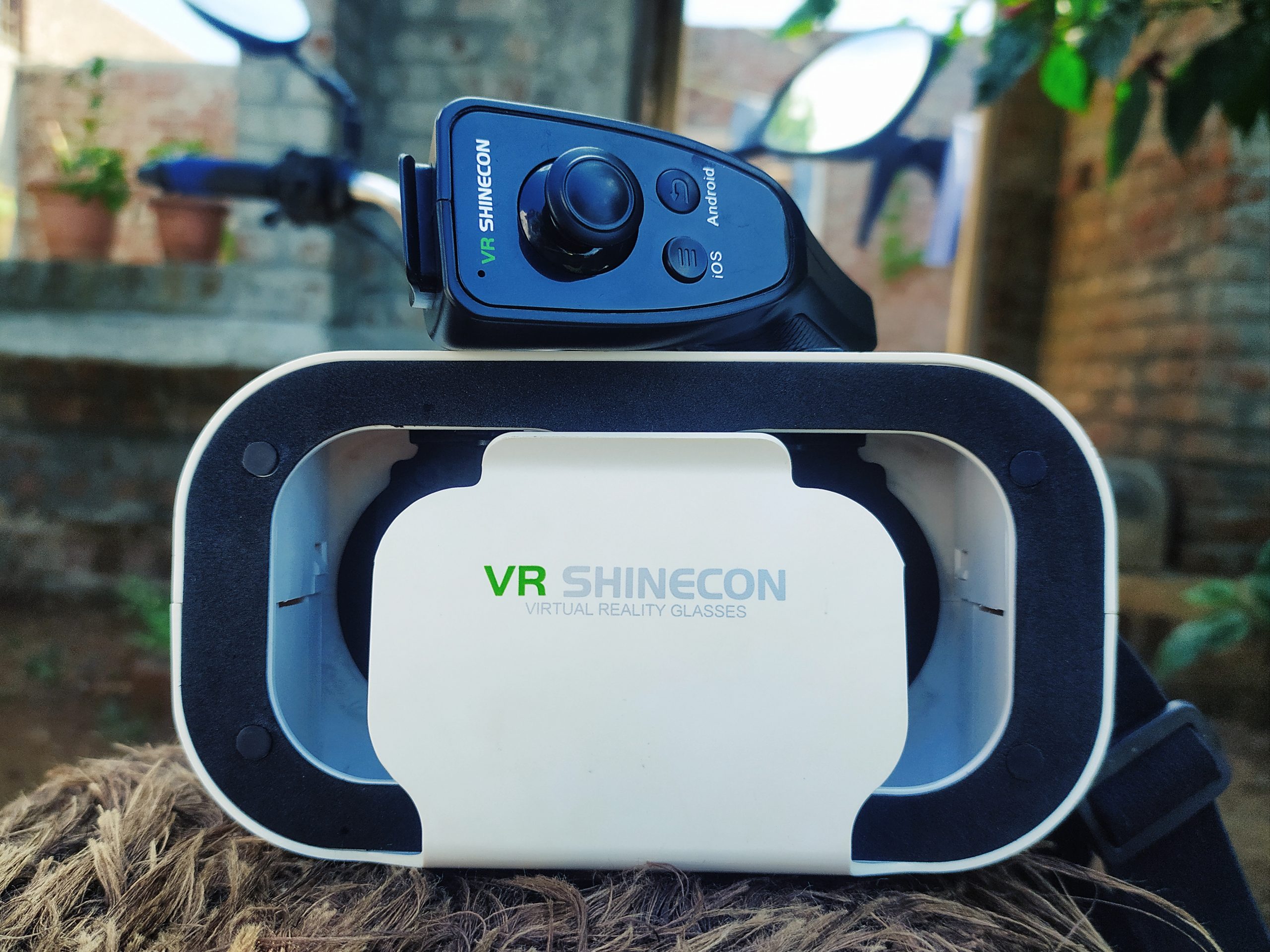 virtual reality box and console