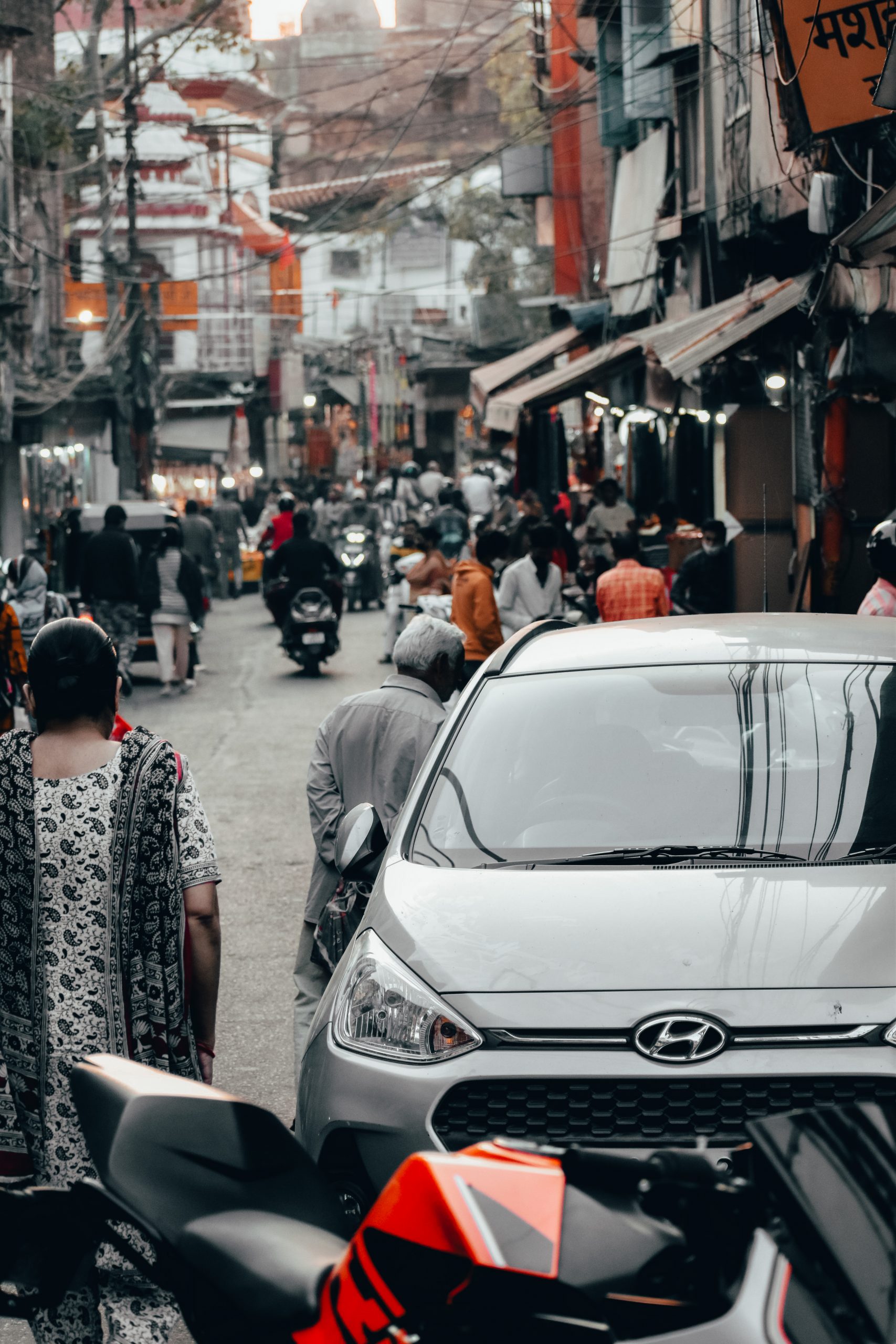 Traffic in a street market