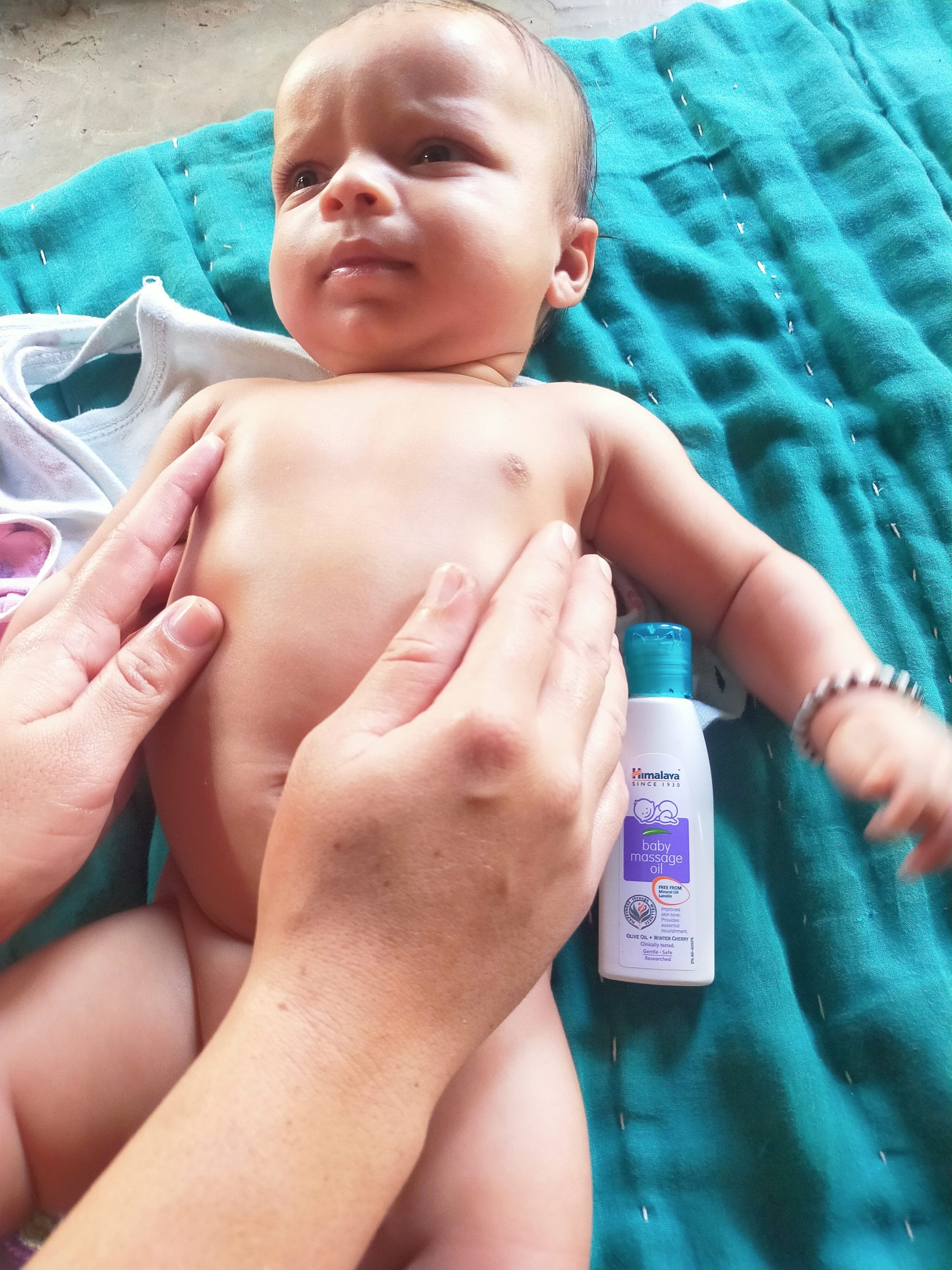 Baby massage with massage oil