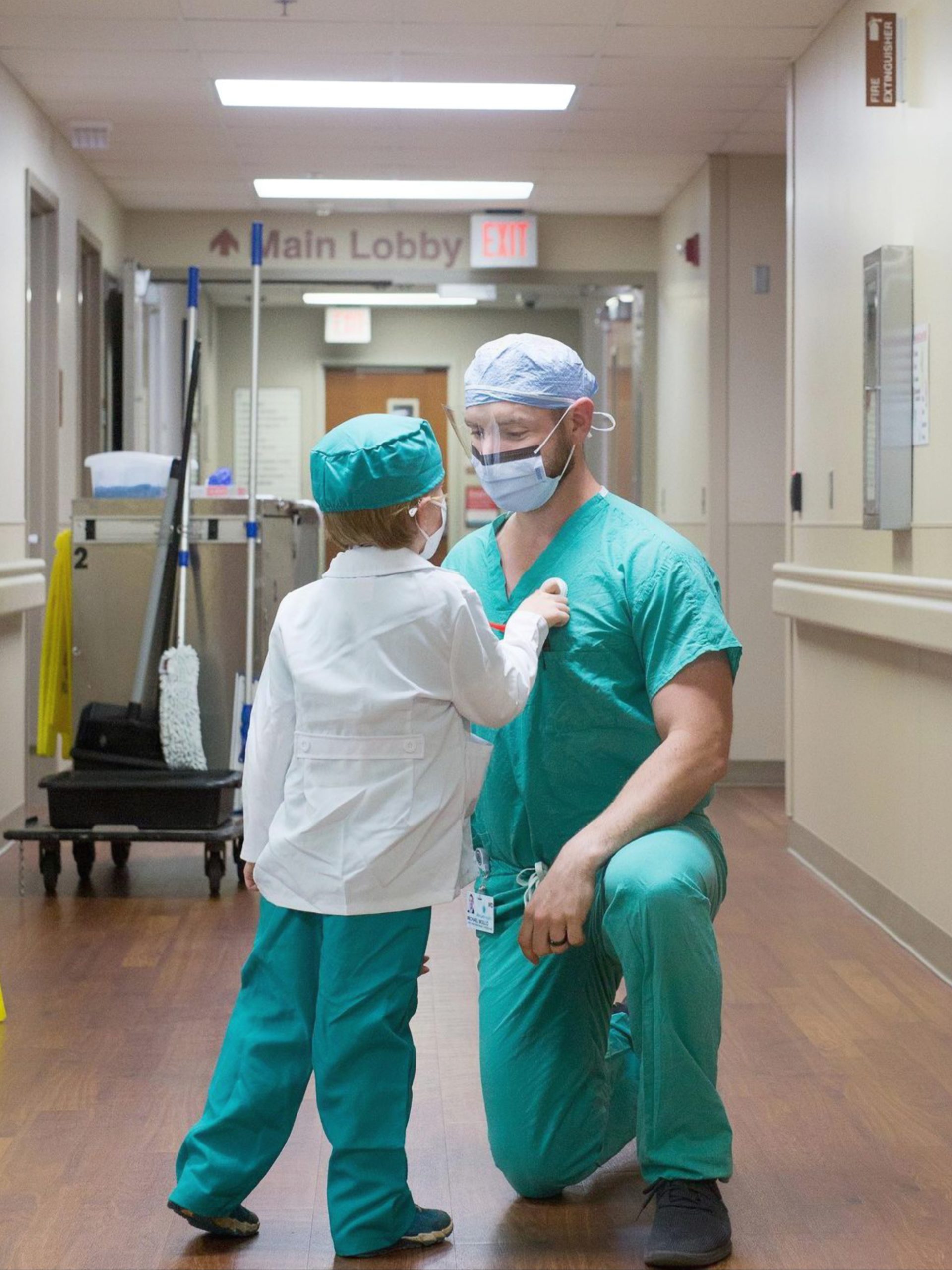 A doctor and kid in hospital