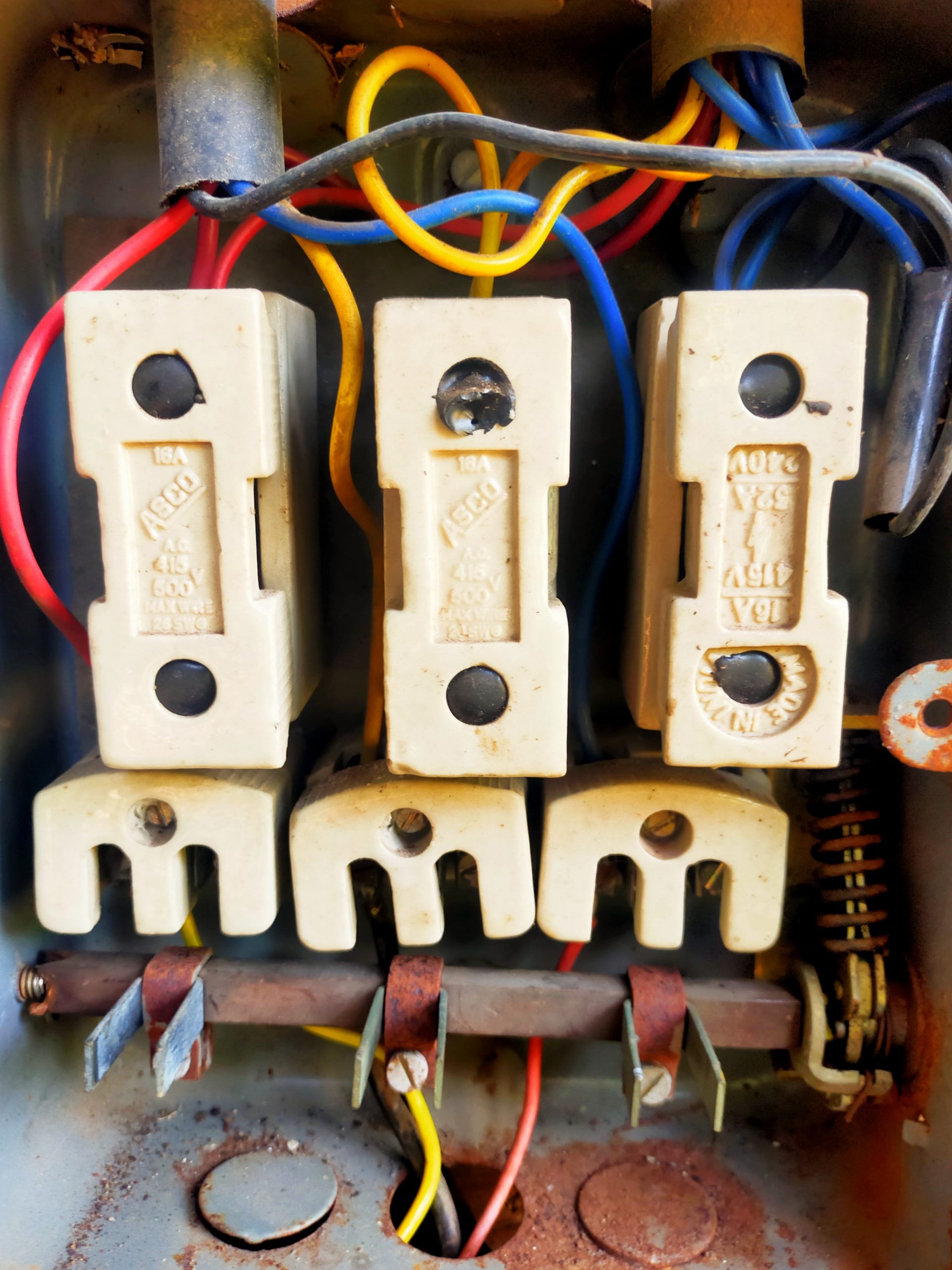 Electric fuse with wiring