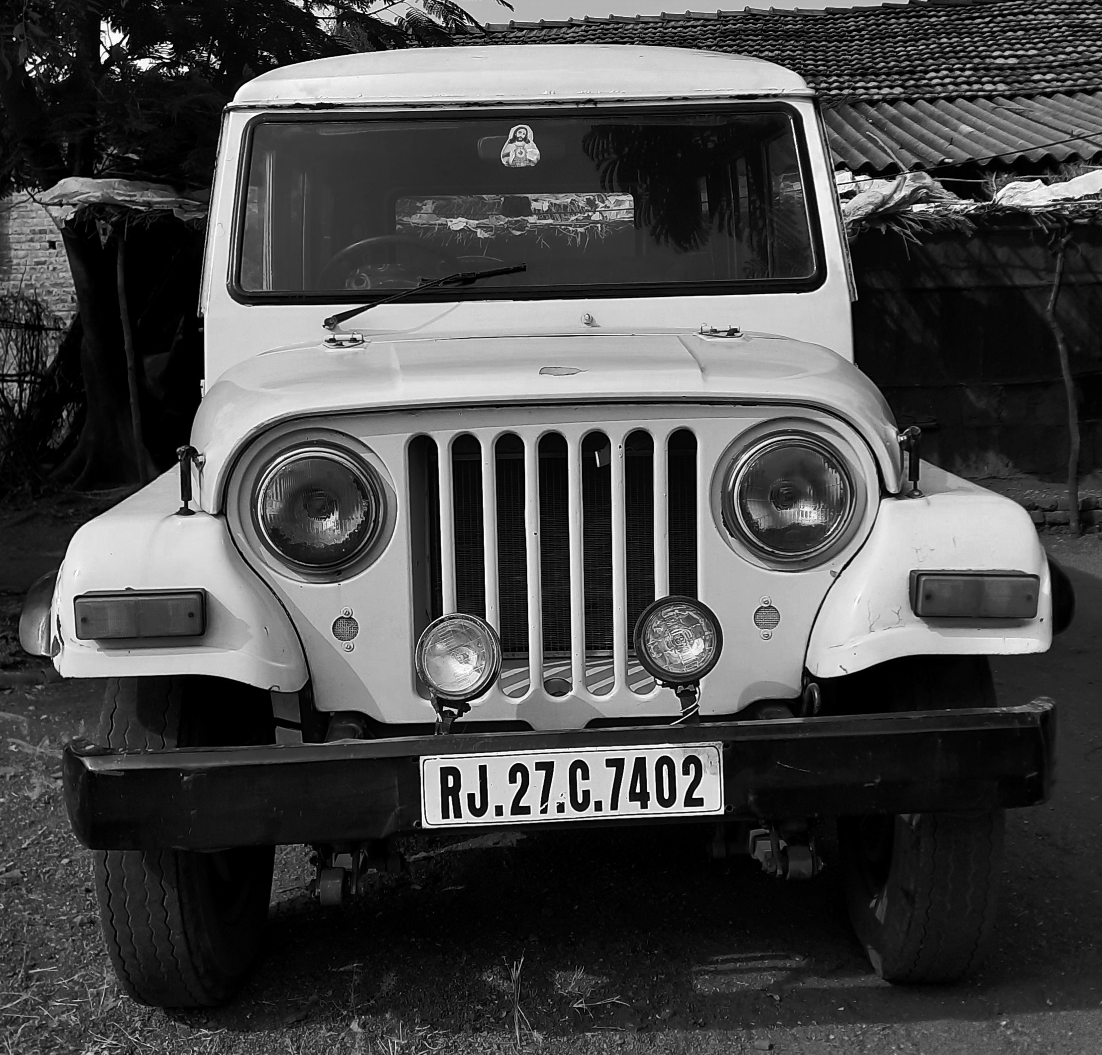 old mahindra jeep