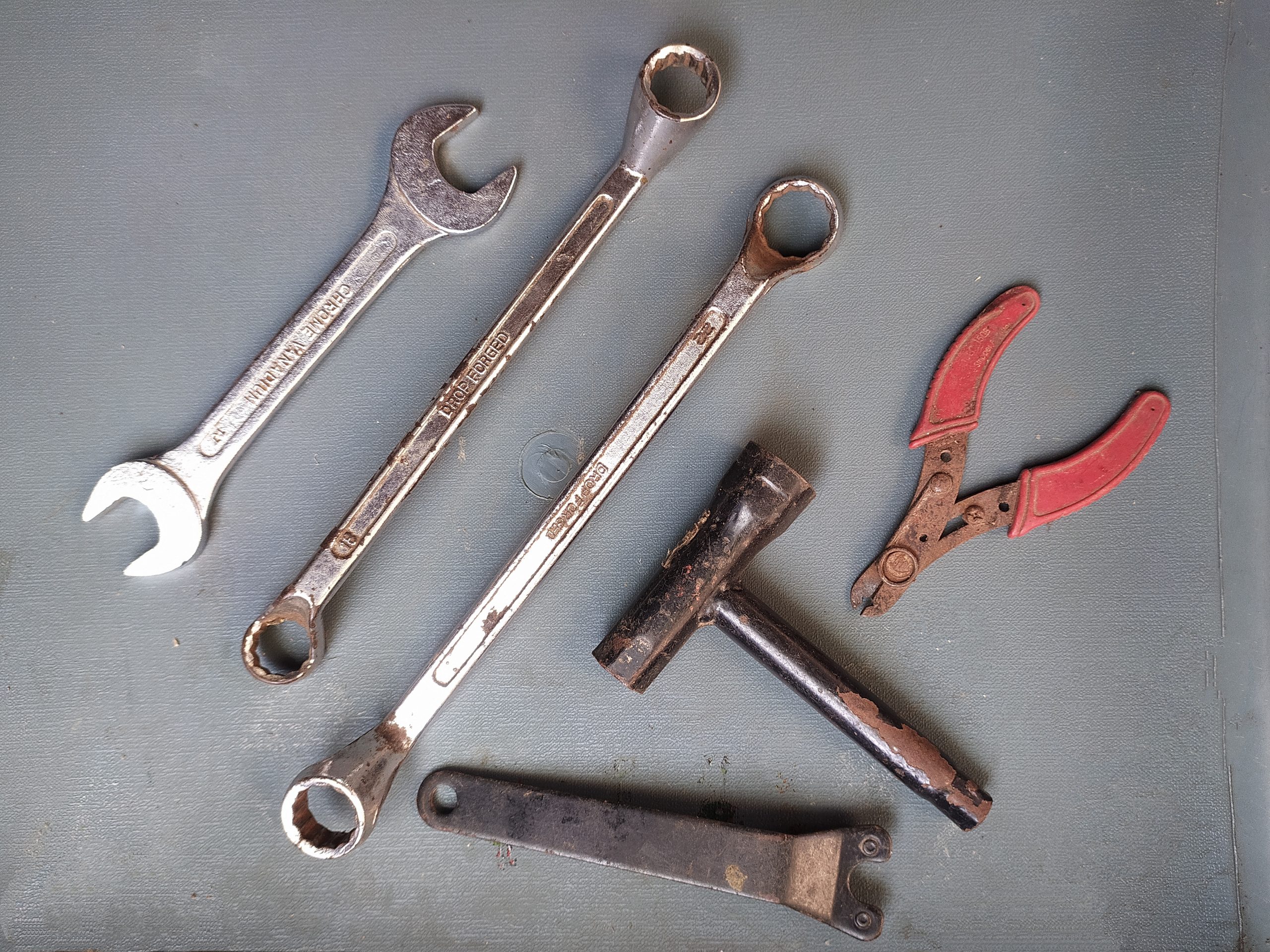 Open jaw spanner and ring spanner