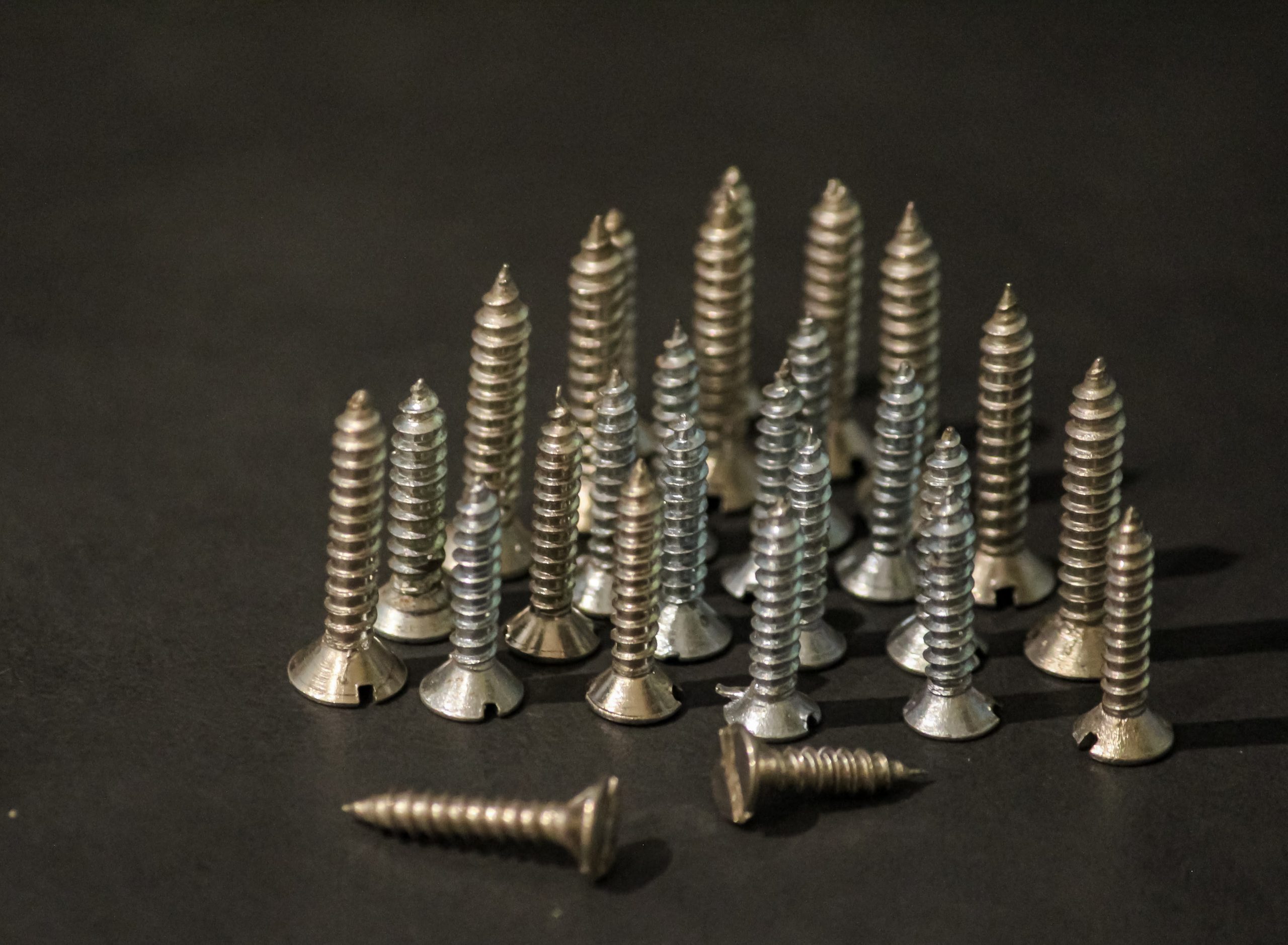 Screws for metallic and wooden work