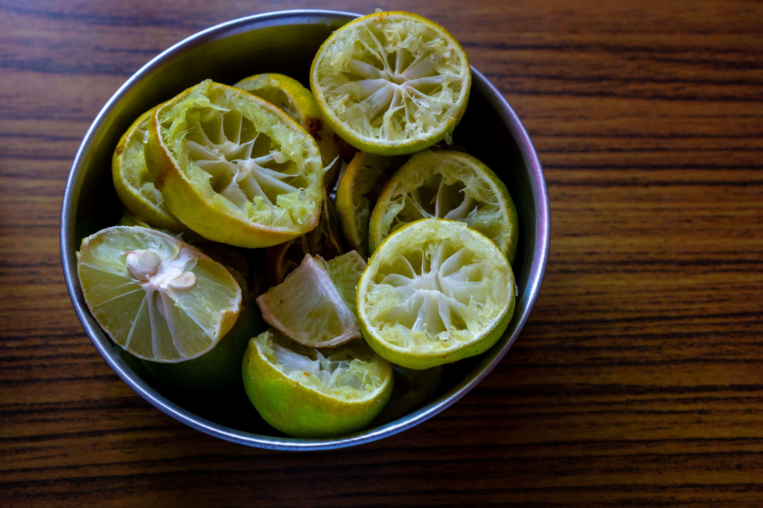 lemons in a bowl