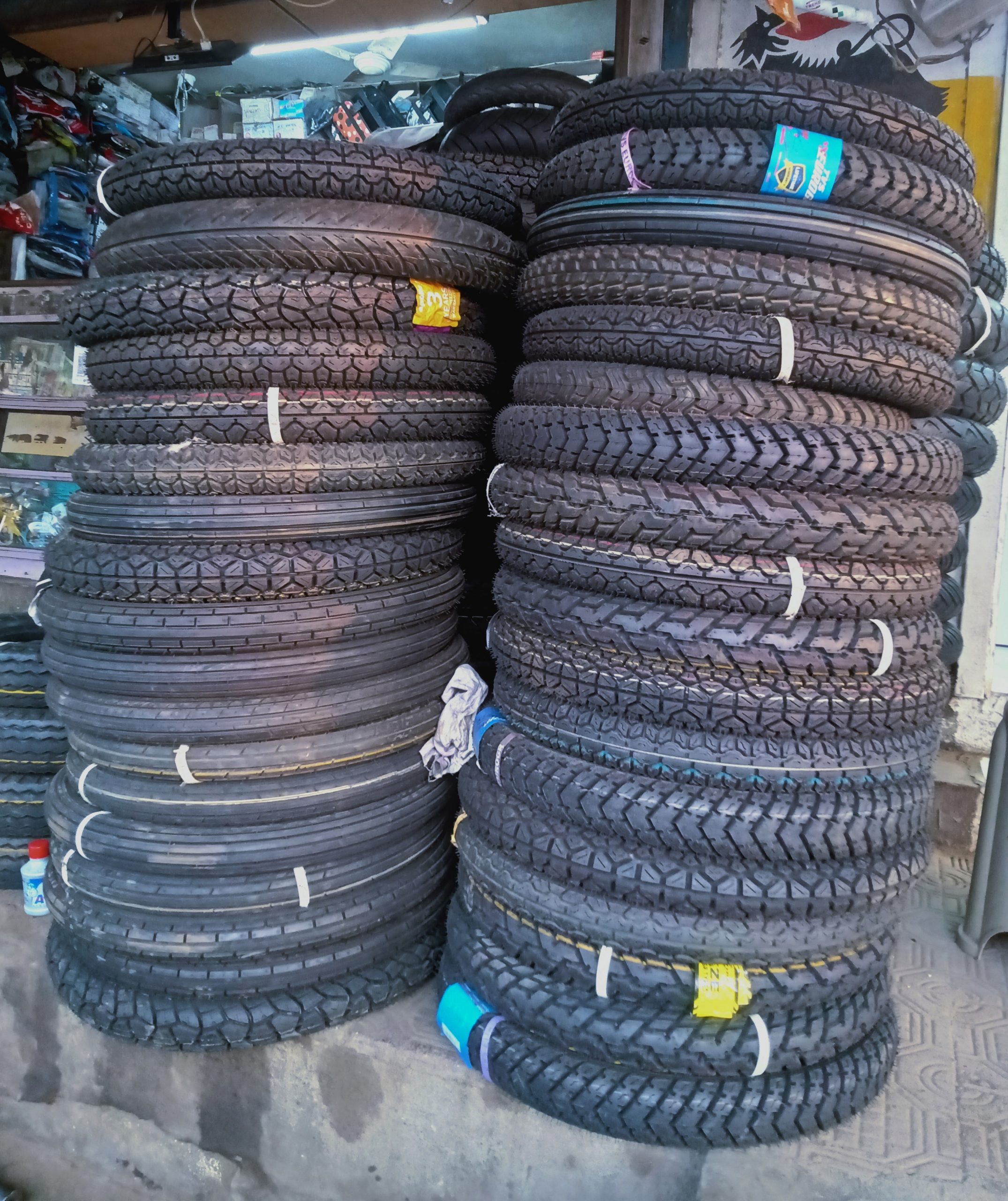 Motorcycle tyre tower