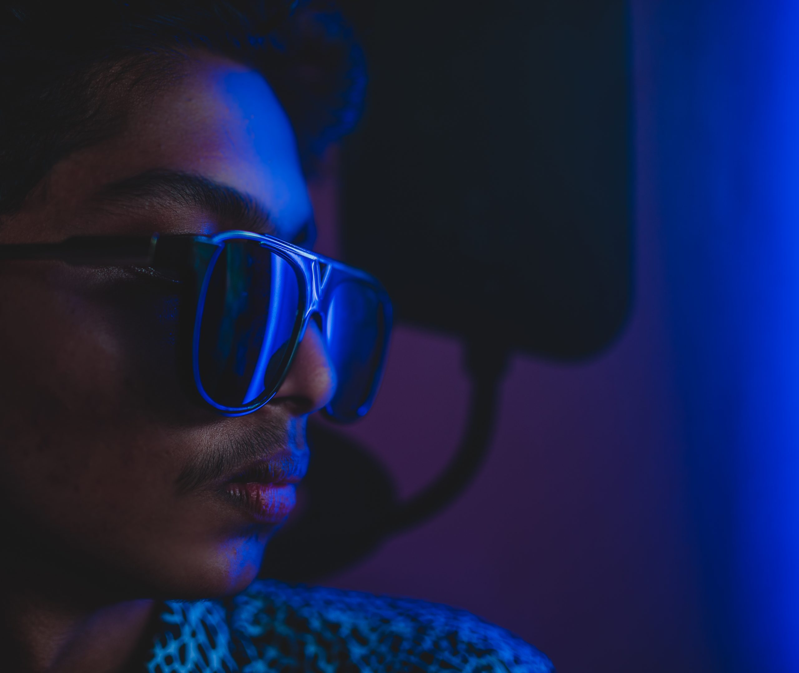 Wearing sunglasses in blue light