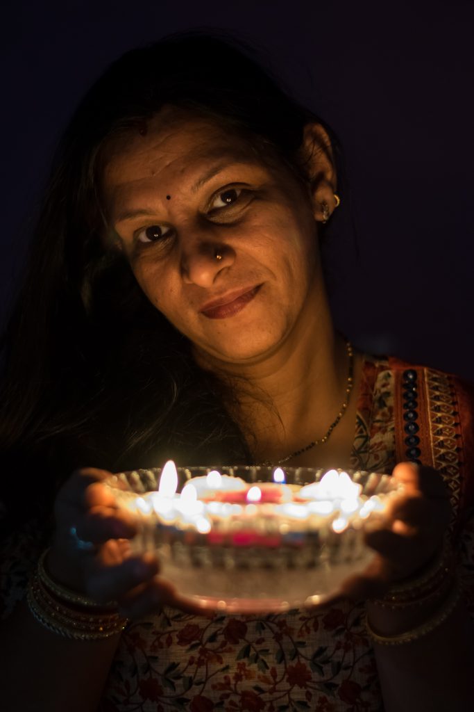 A woman holding lamps PixaHive