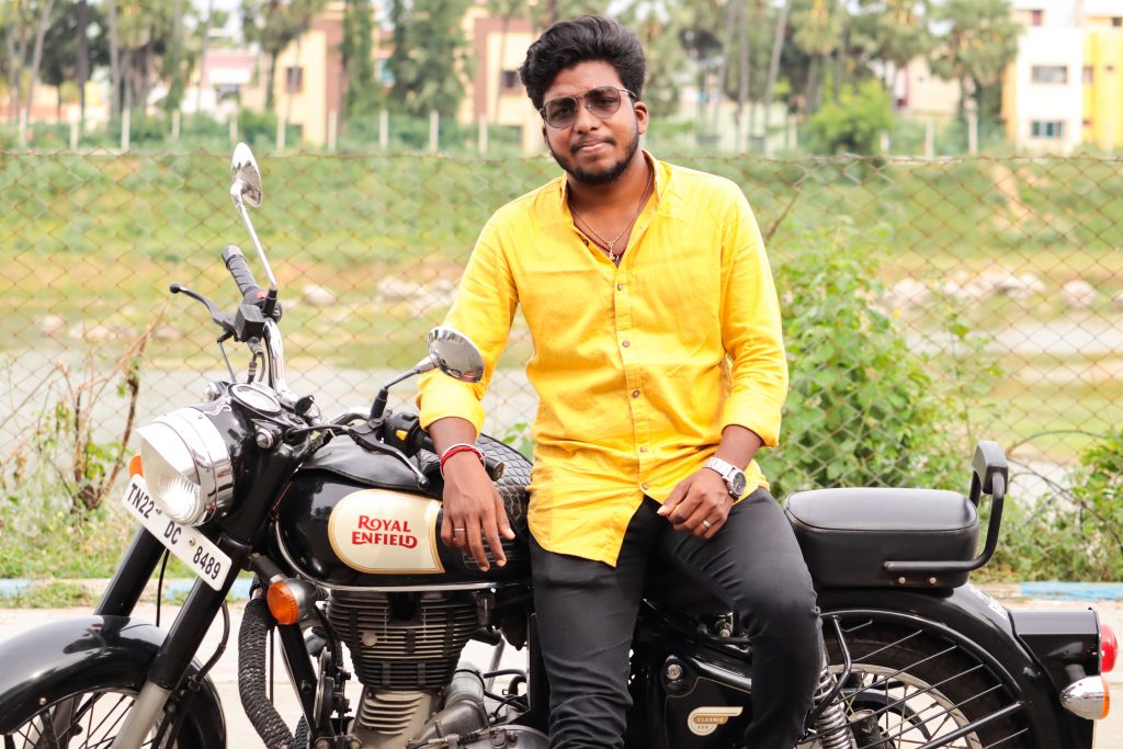 Photoshoot pose with bullet | pose with royal enfield | pose for boys -  YouTube