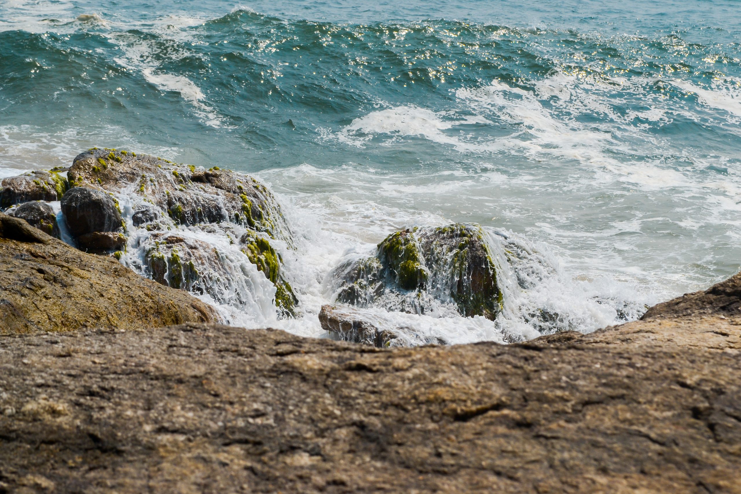 Sea waves reaching Aazhimala beach