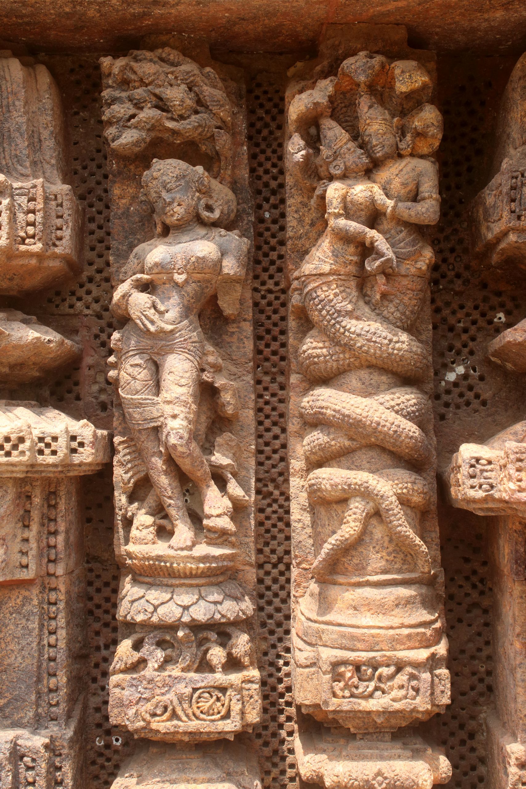 Konark sun temple sculpture