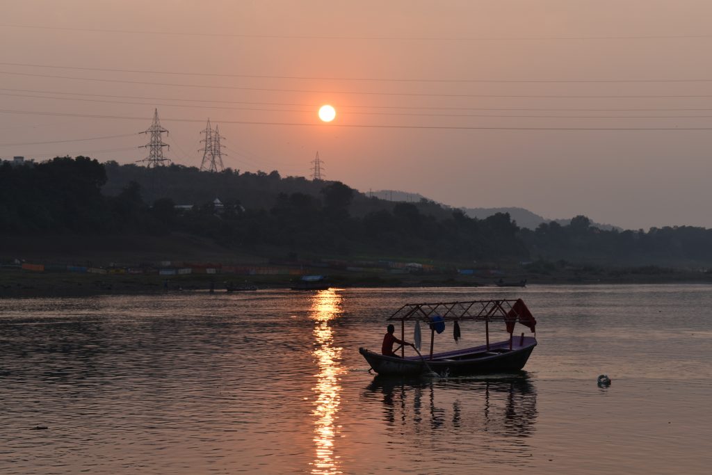 Sunset through a lake - PixaHive