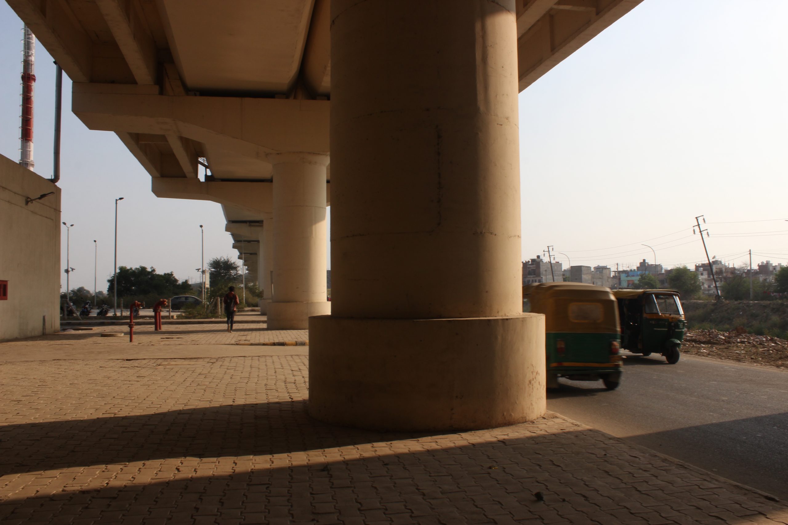 Pillar of metro bridge