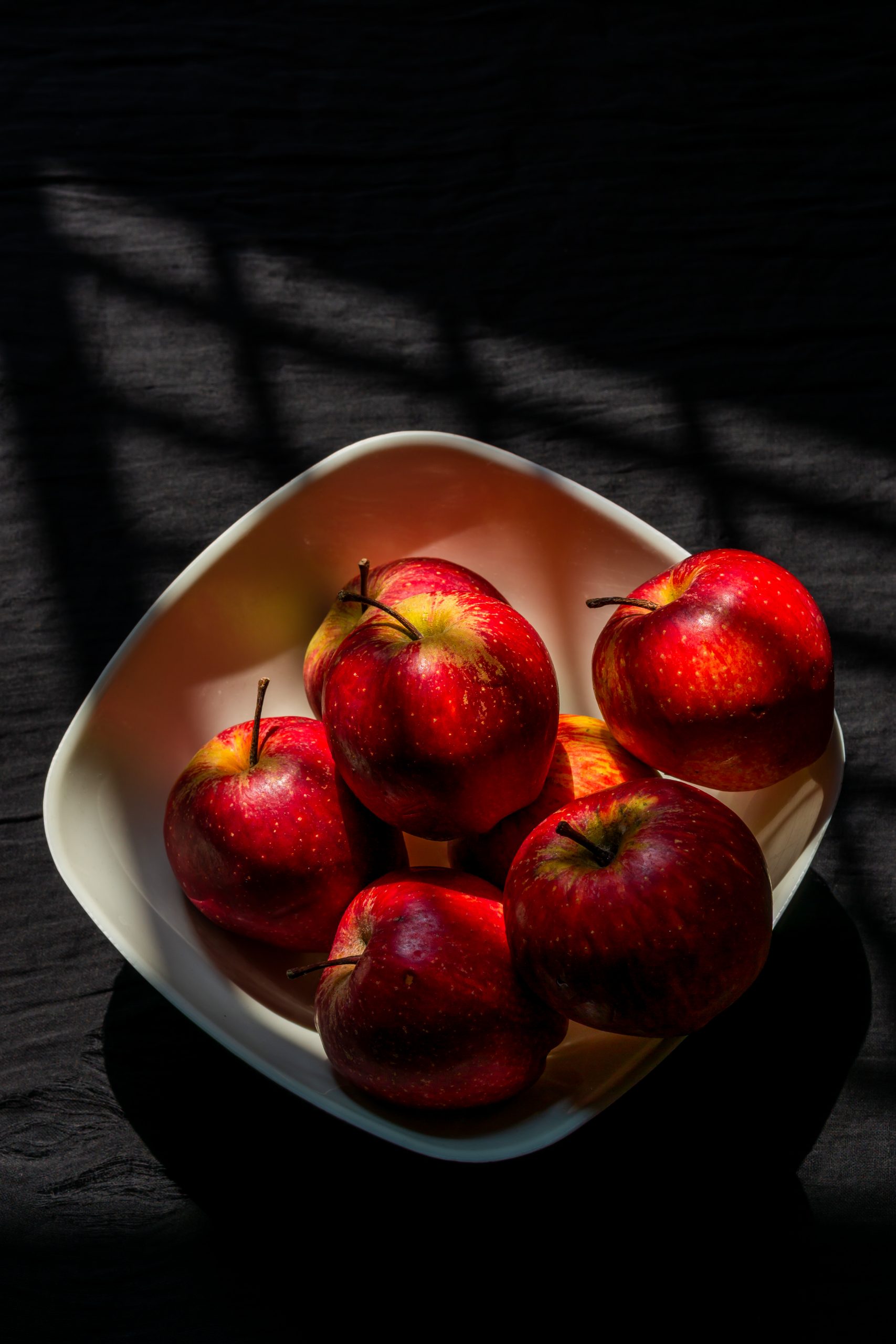 Apples in bowl