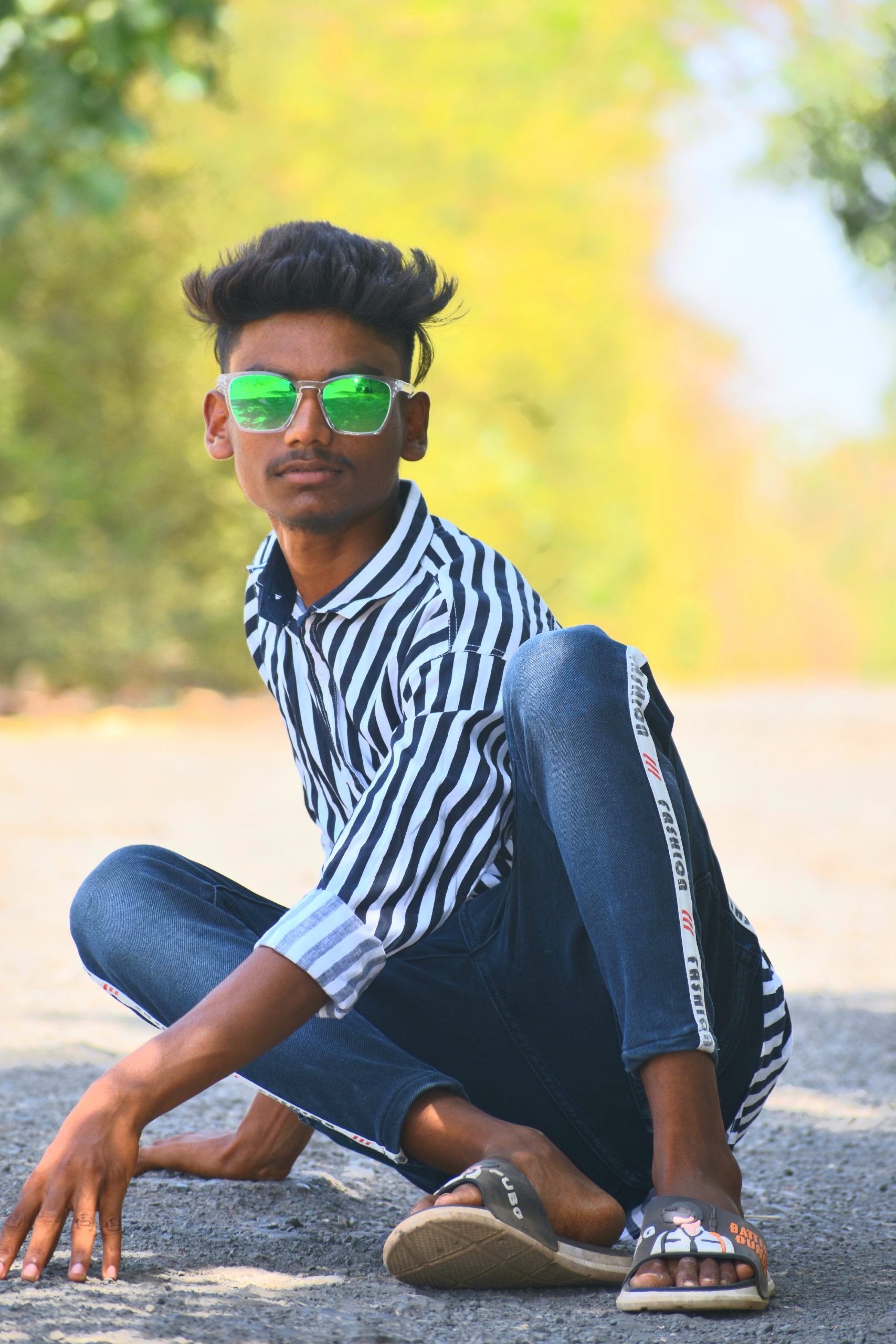 Boy posing on road - PixaHive