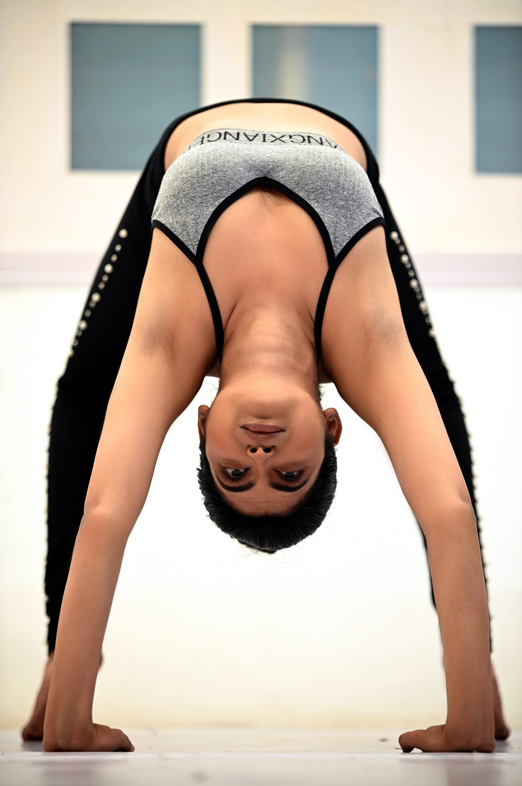 Chakraasan - Wheel Pose Yoga Girl