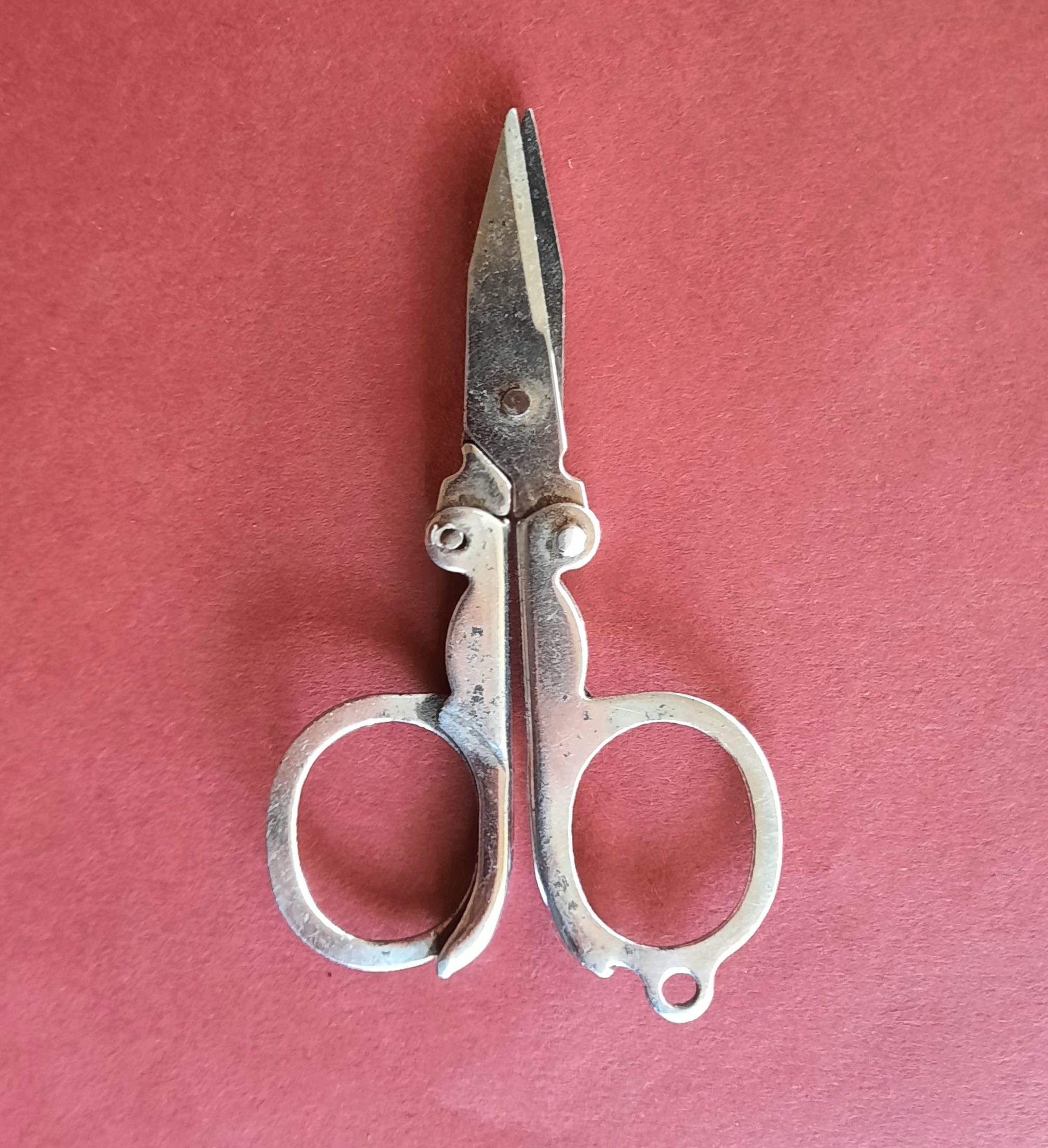 Folding scissor