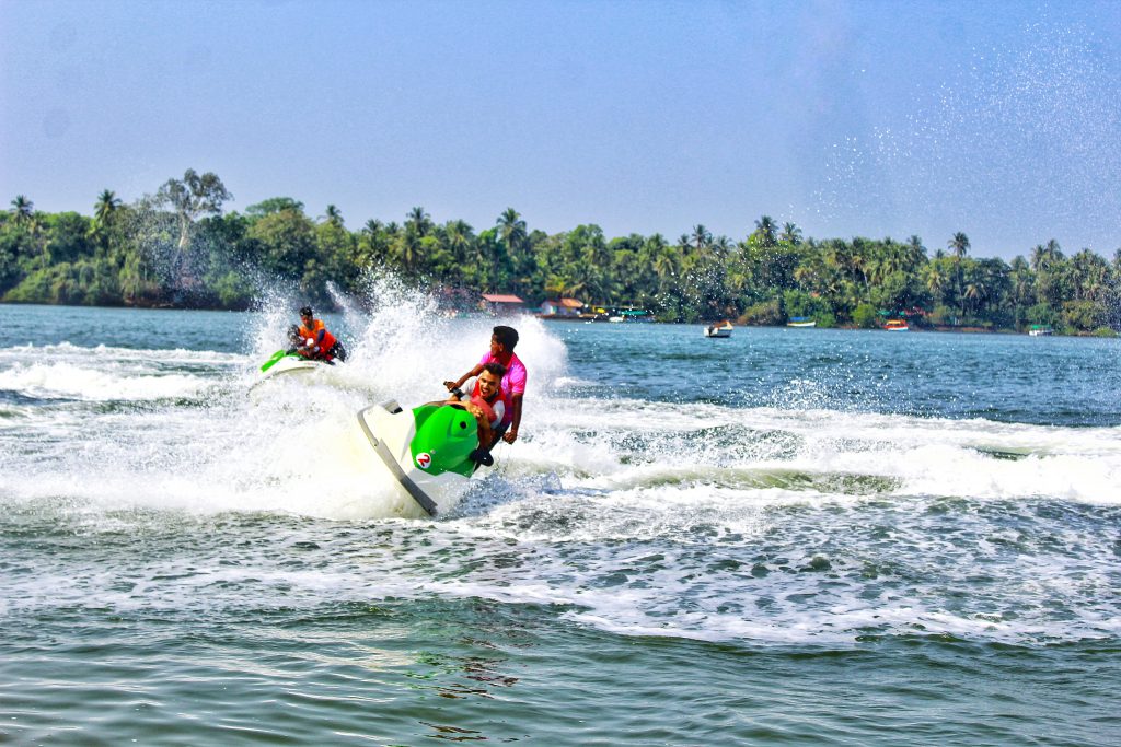 Tsunami island water sports - PixaHive