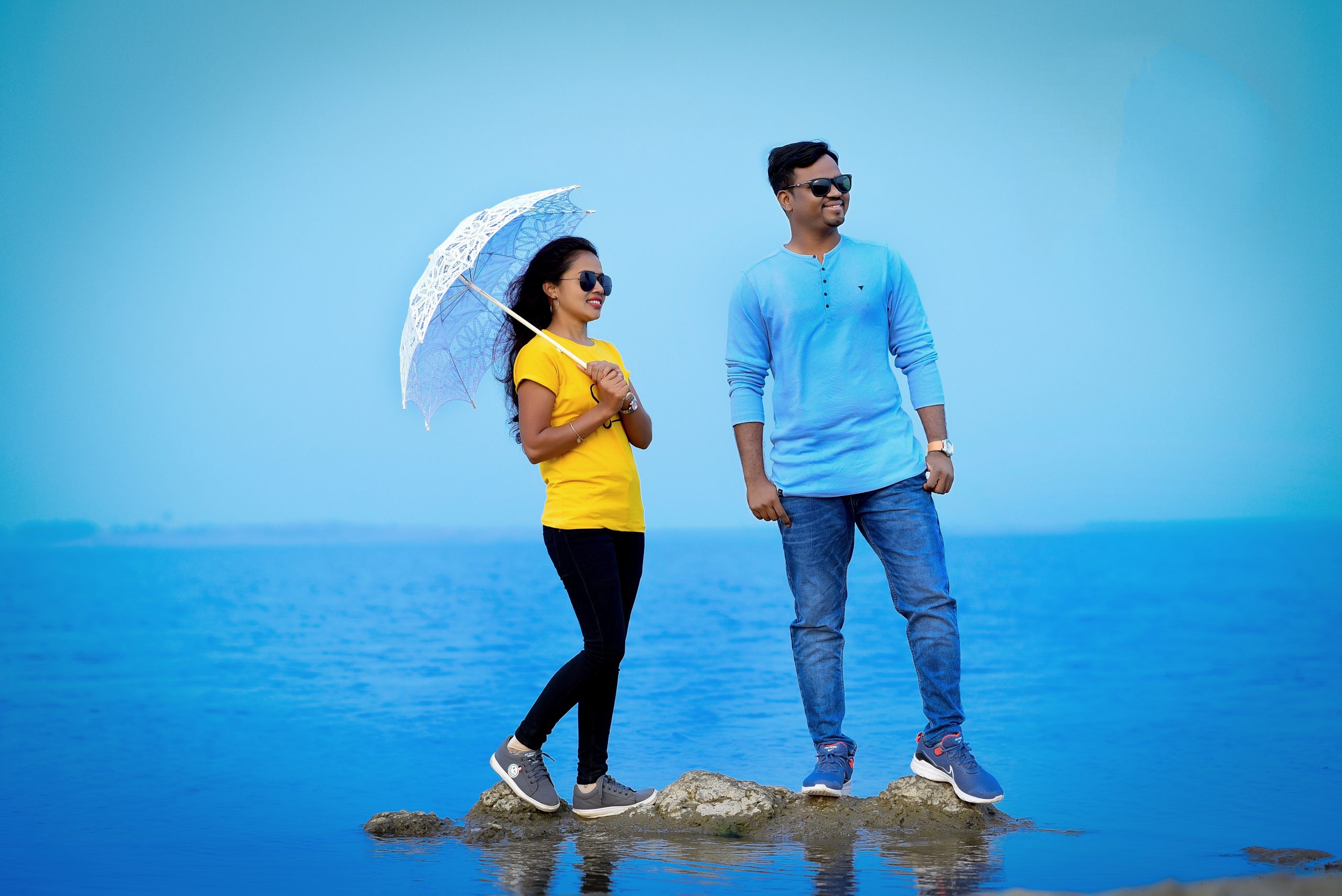 Couple posing near the Sea