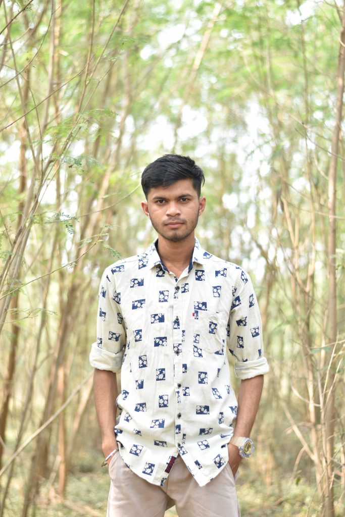 Boy posing in the forest - PixaHive