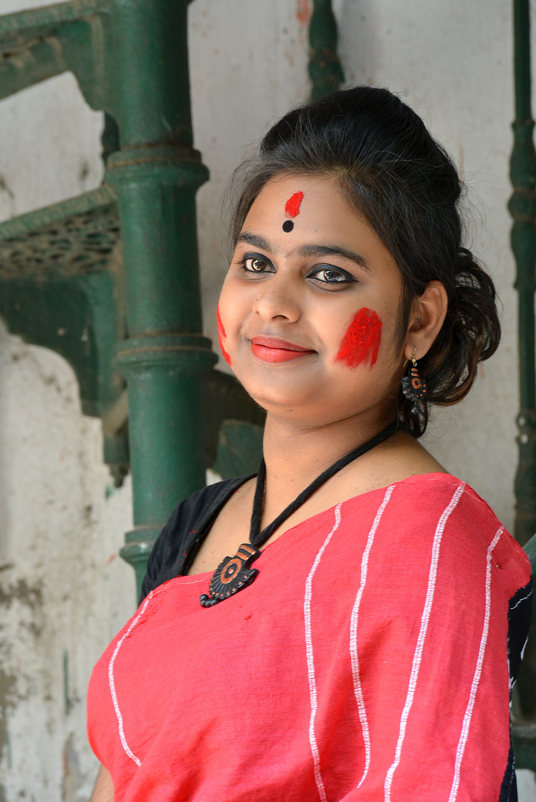 Beautiful girl posing in Saree