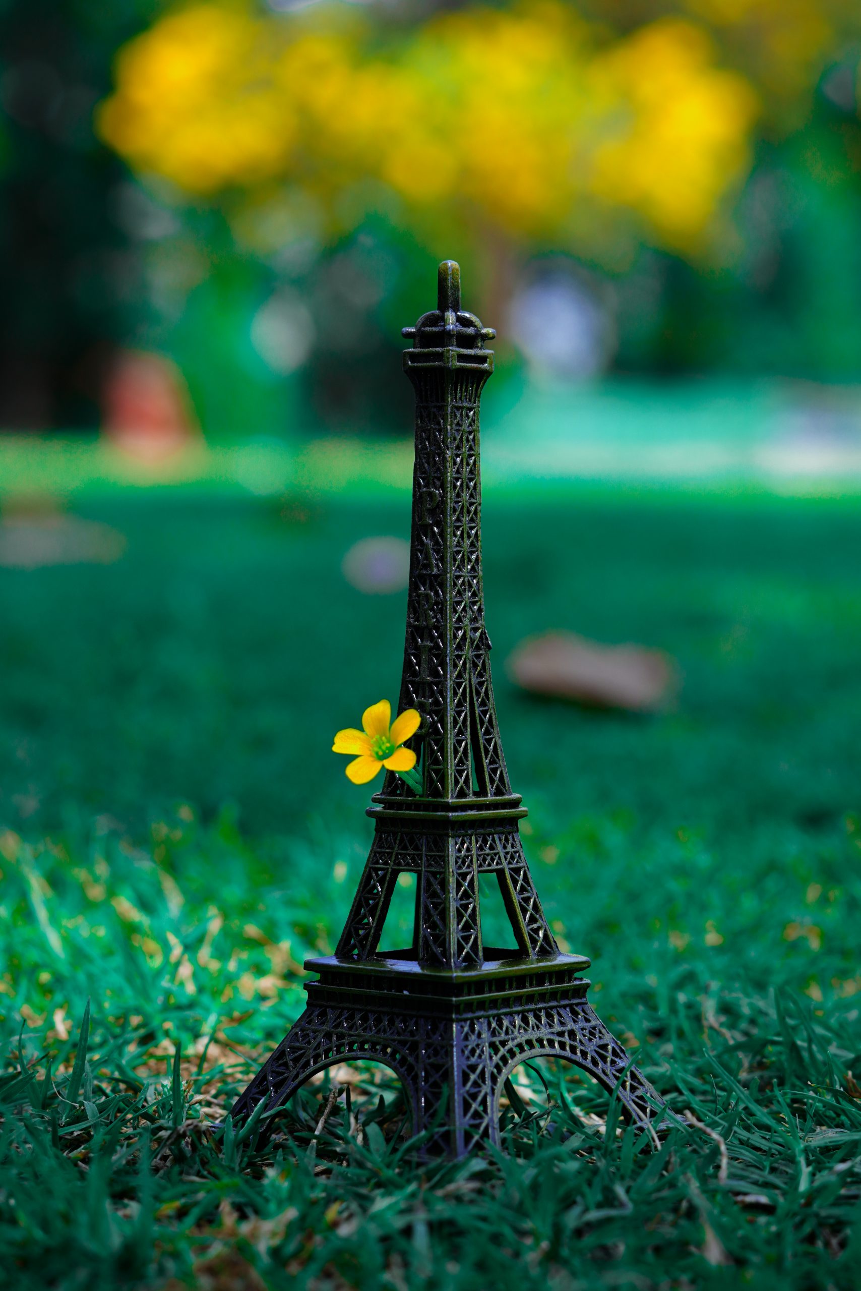 Eiffel tower toy